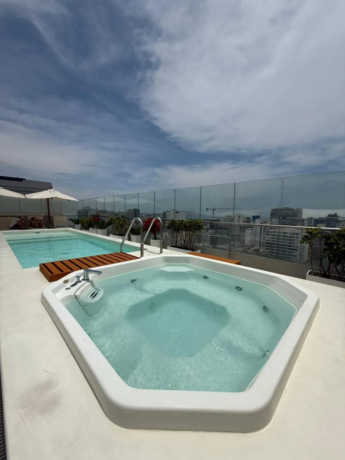 Swimming pool in Dazzler by Wyndham Lima San Isidro