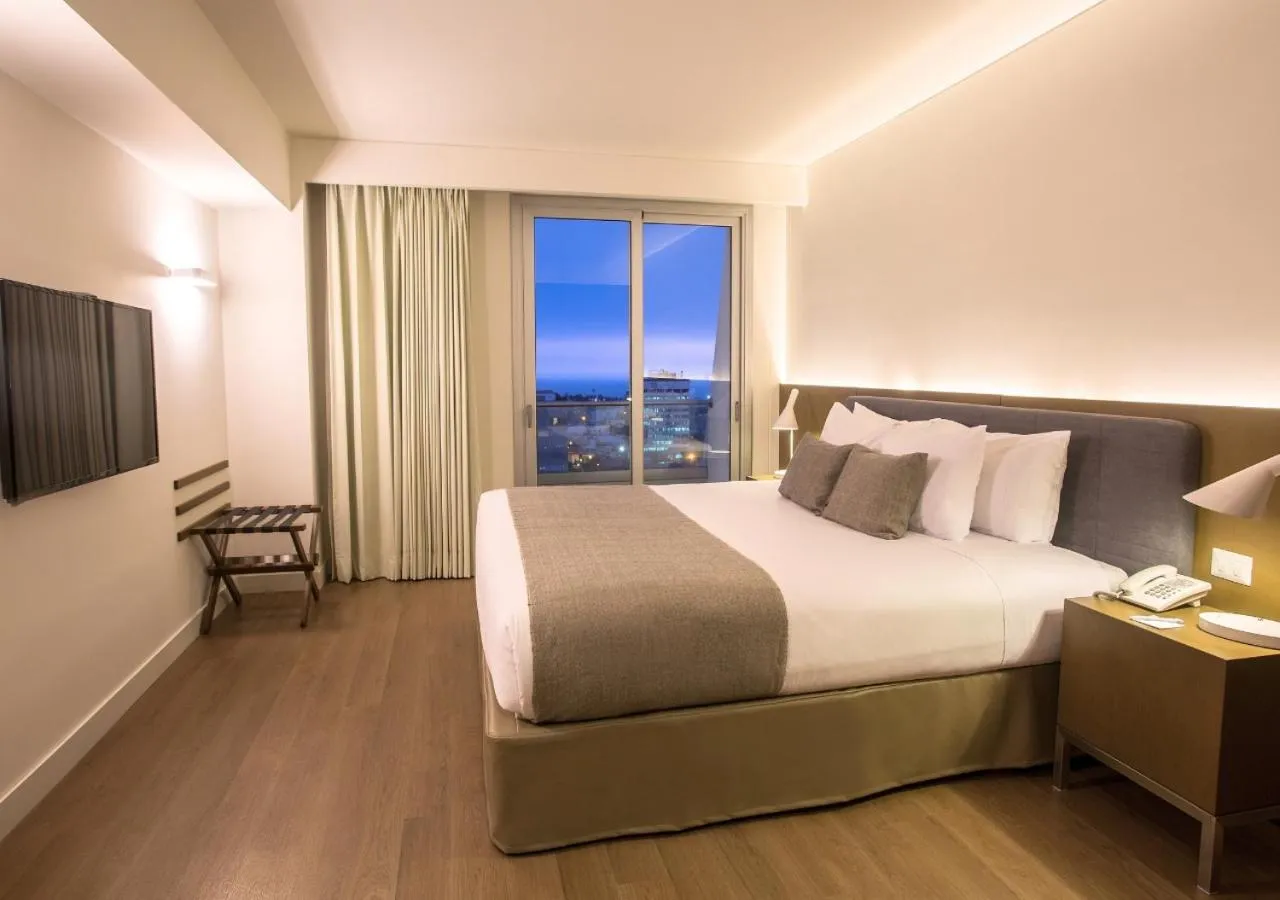 Photo of the whole room, Bed in Dazzler by Wyndham Lima San Isidro