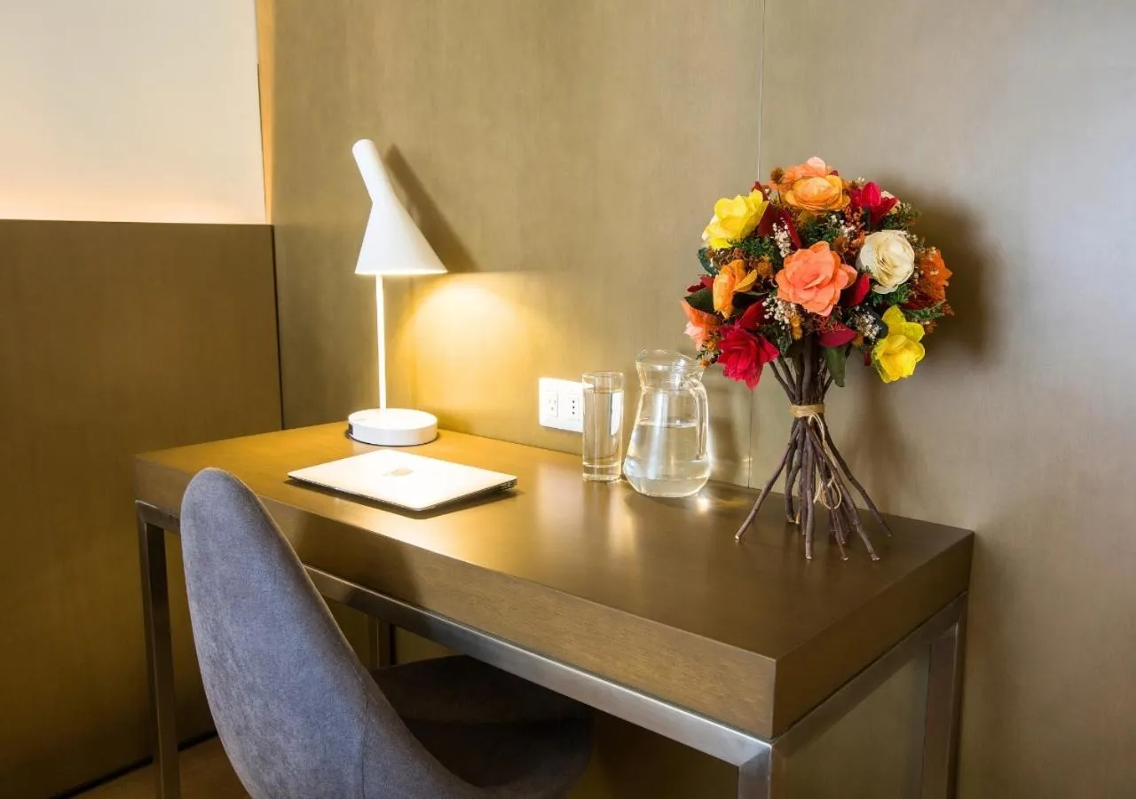 Seating area in Dazzler by Wyndham Lima San Isidro