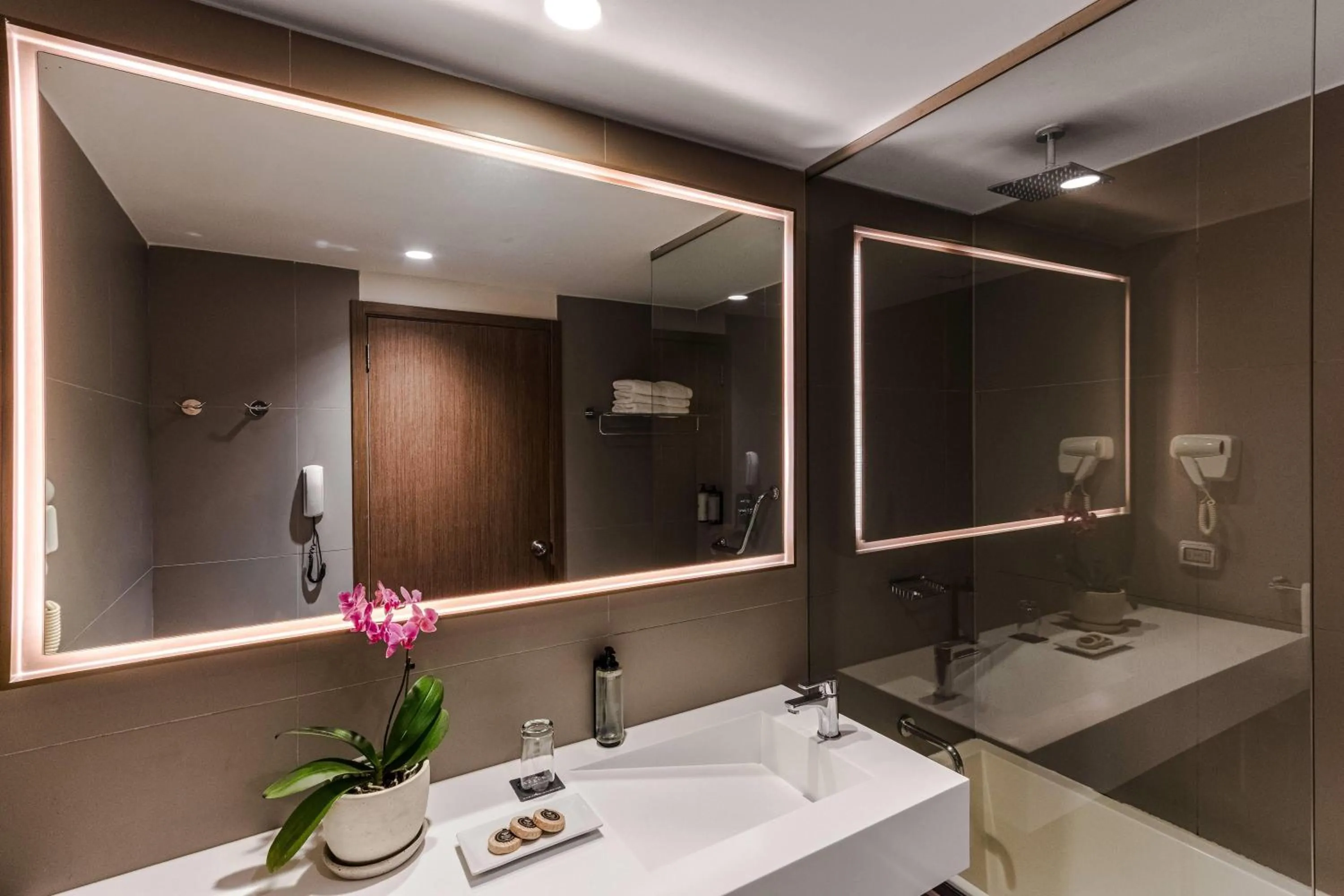 Bathroom in Dazzler by Wyndham Lima San Isidro