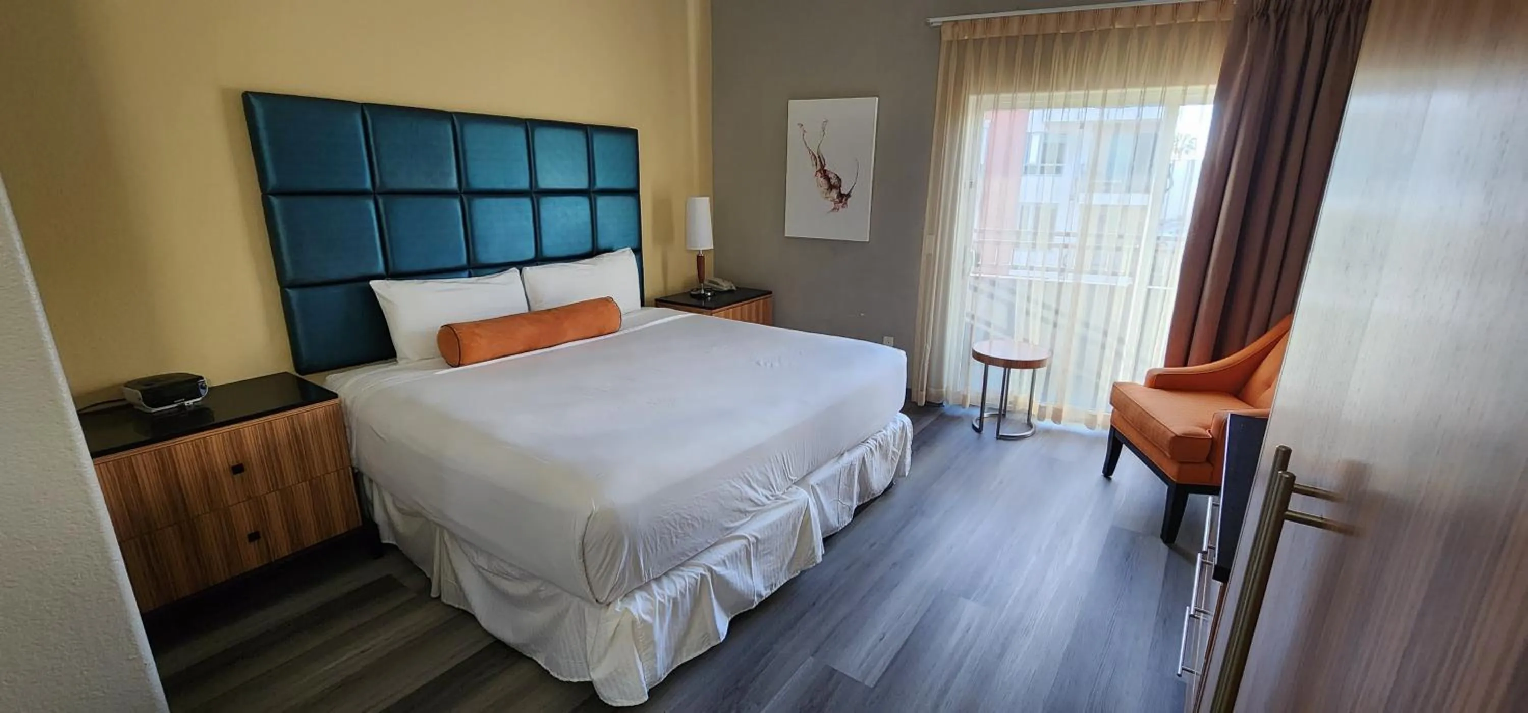 Bed in Porto Vista Hotel In Little Italy