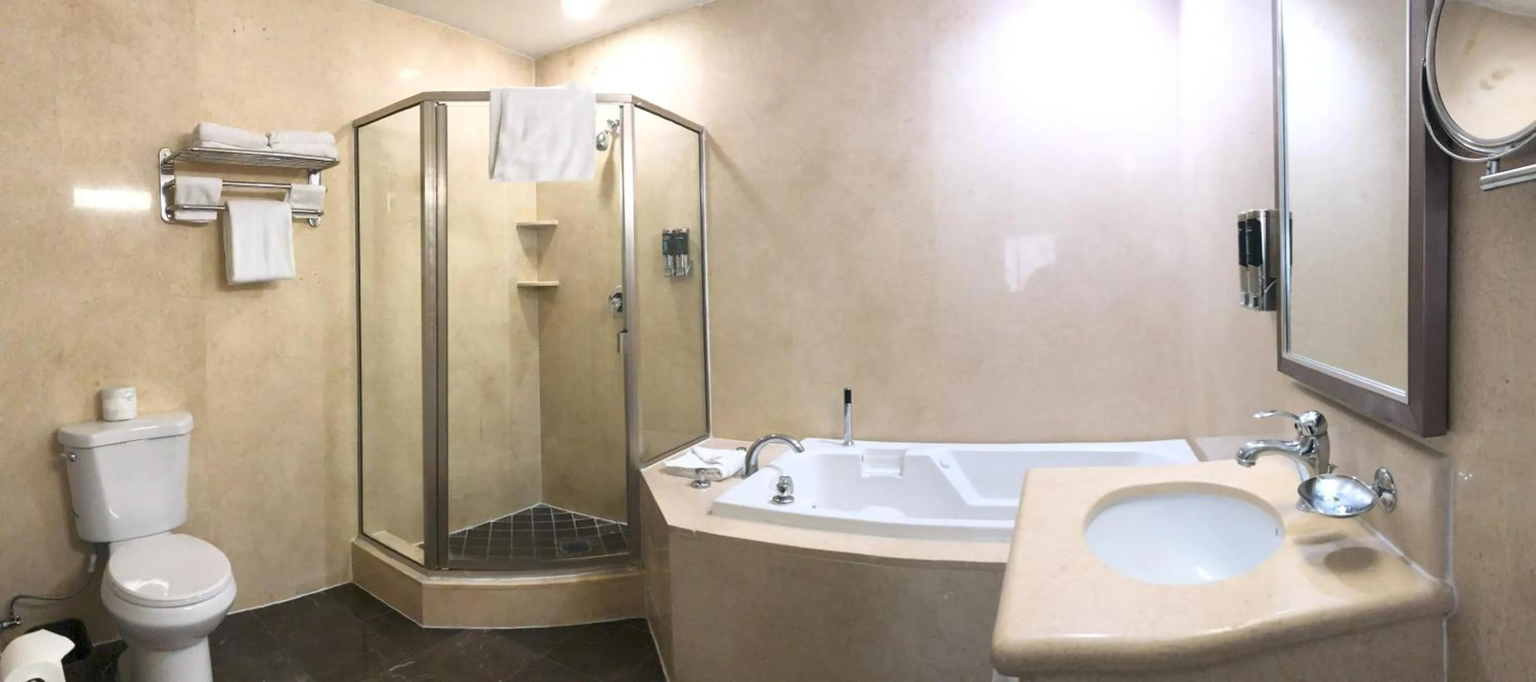 Bathroom in Porto Vista Hotel In Little Italy