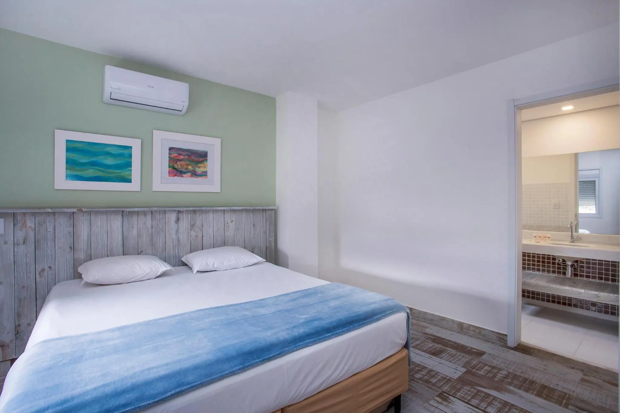 Bed in Ilhabela Beach Residences