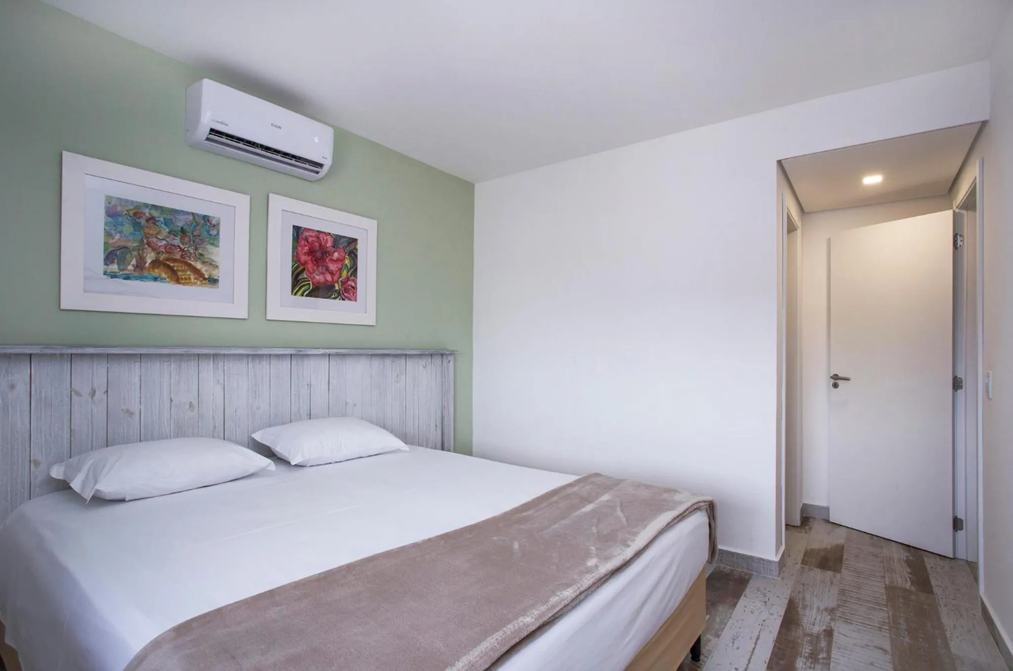 Bed in Ilhabela Beach Residences