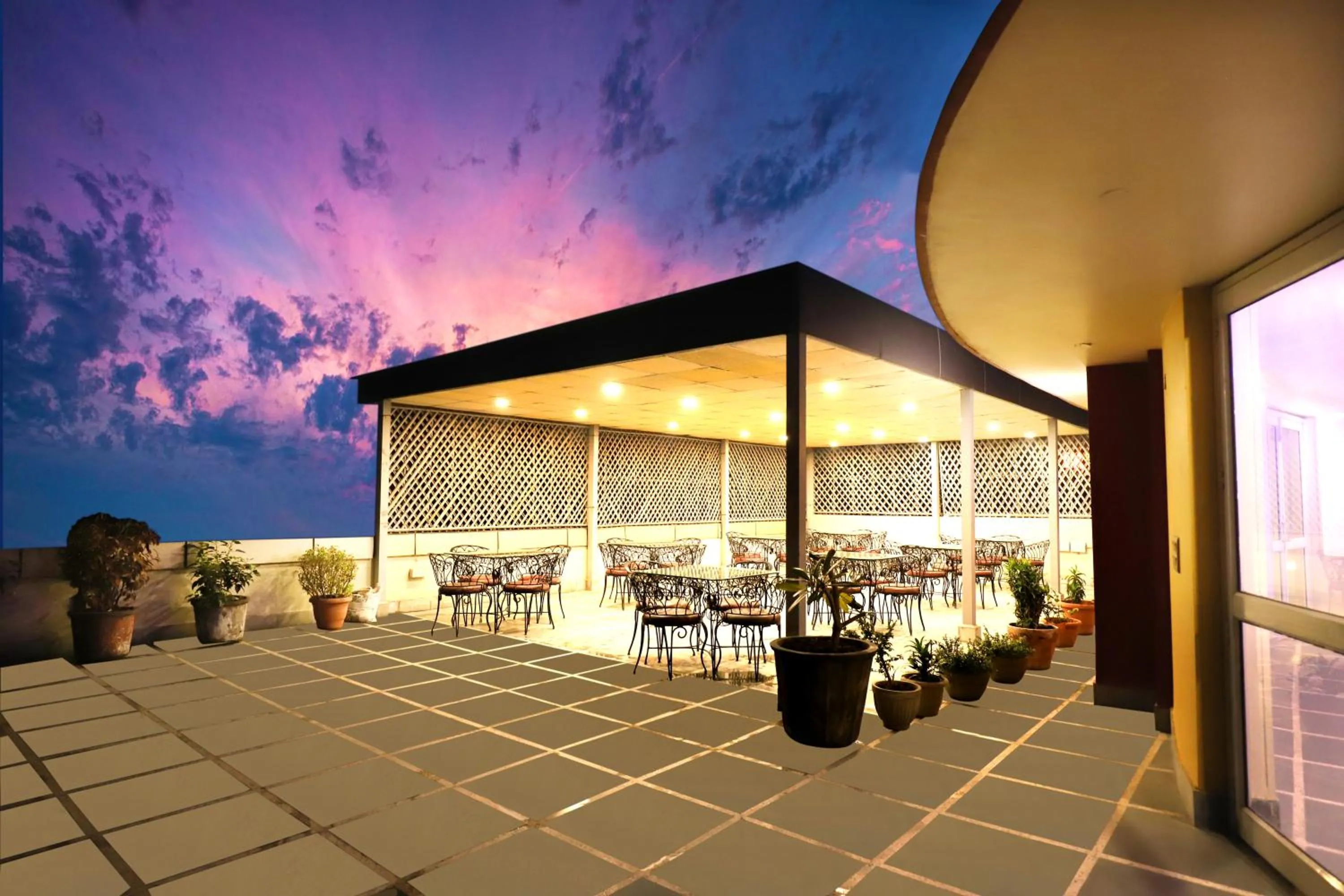 Restaurant/places to eat in Hotel Shanti Villa- New Delhi Railway Station