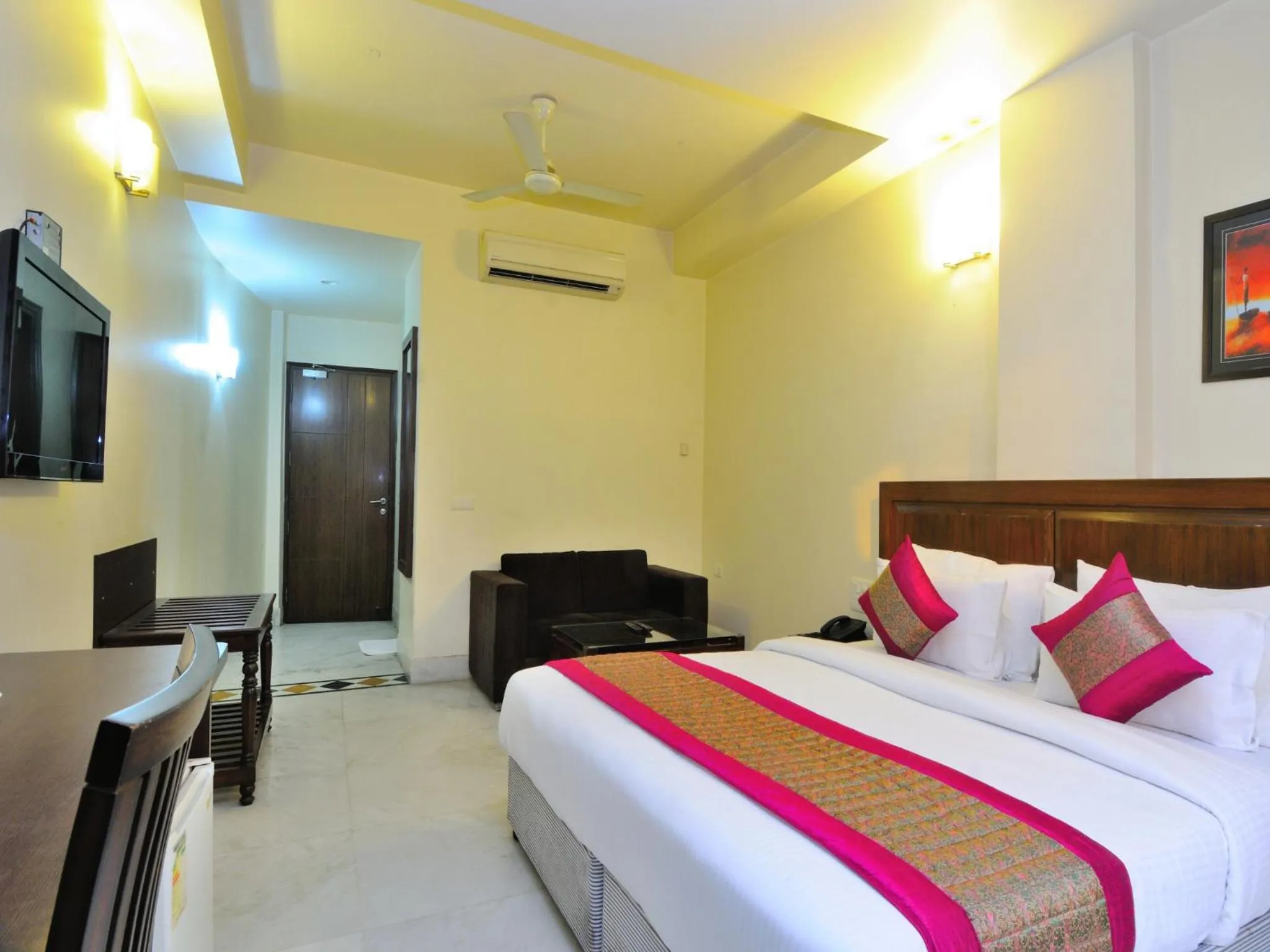 Bedroom, Bed in Hotel Shanti Villa- New Delhi Railway Station