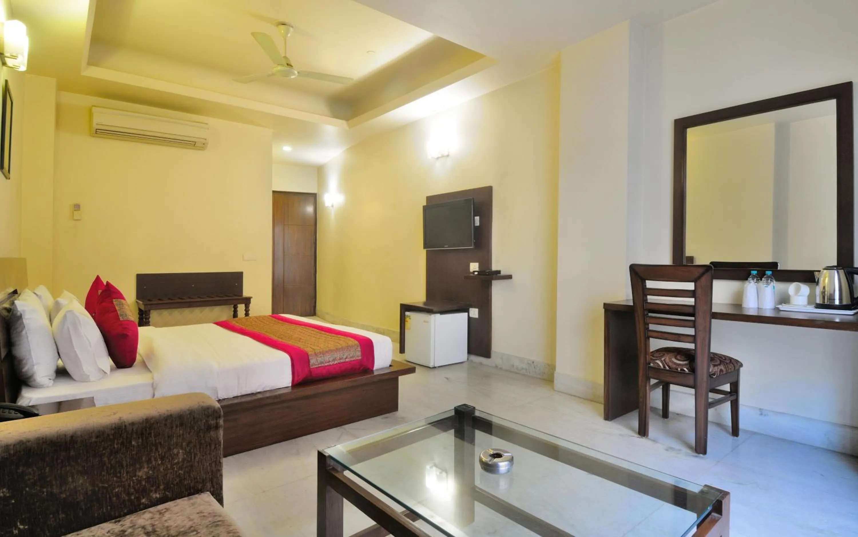 Bedroom, Bed in Hotel Shanti Villa- New Delhi Railway Station
