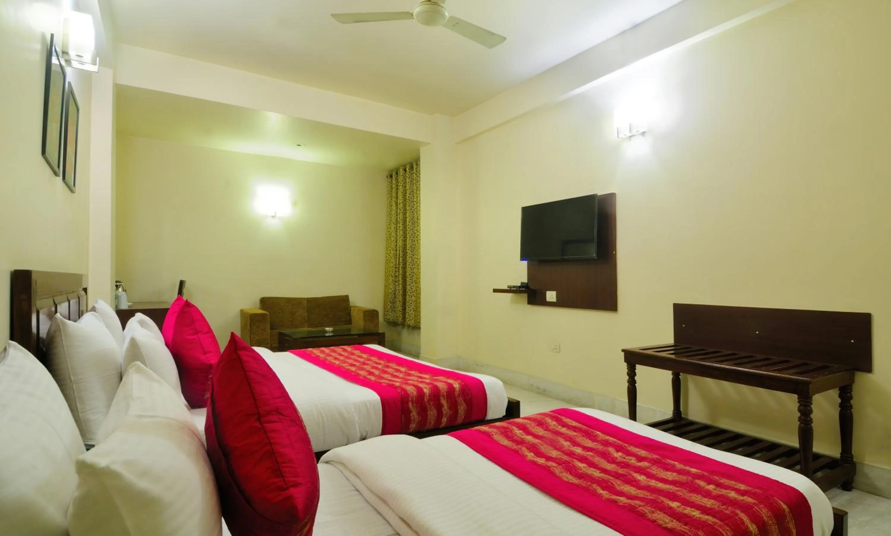 Bedroom, Bed in Hotel Shanti Villa- New Delhi Railway Station