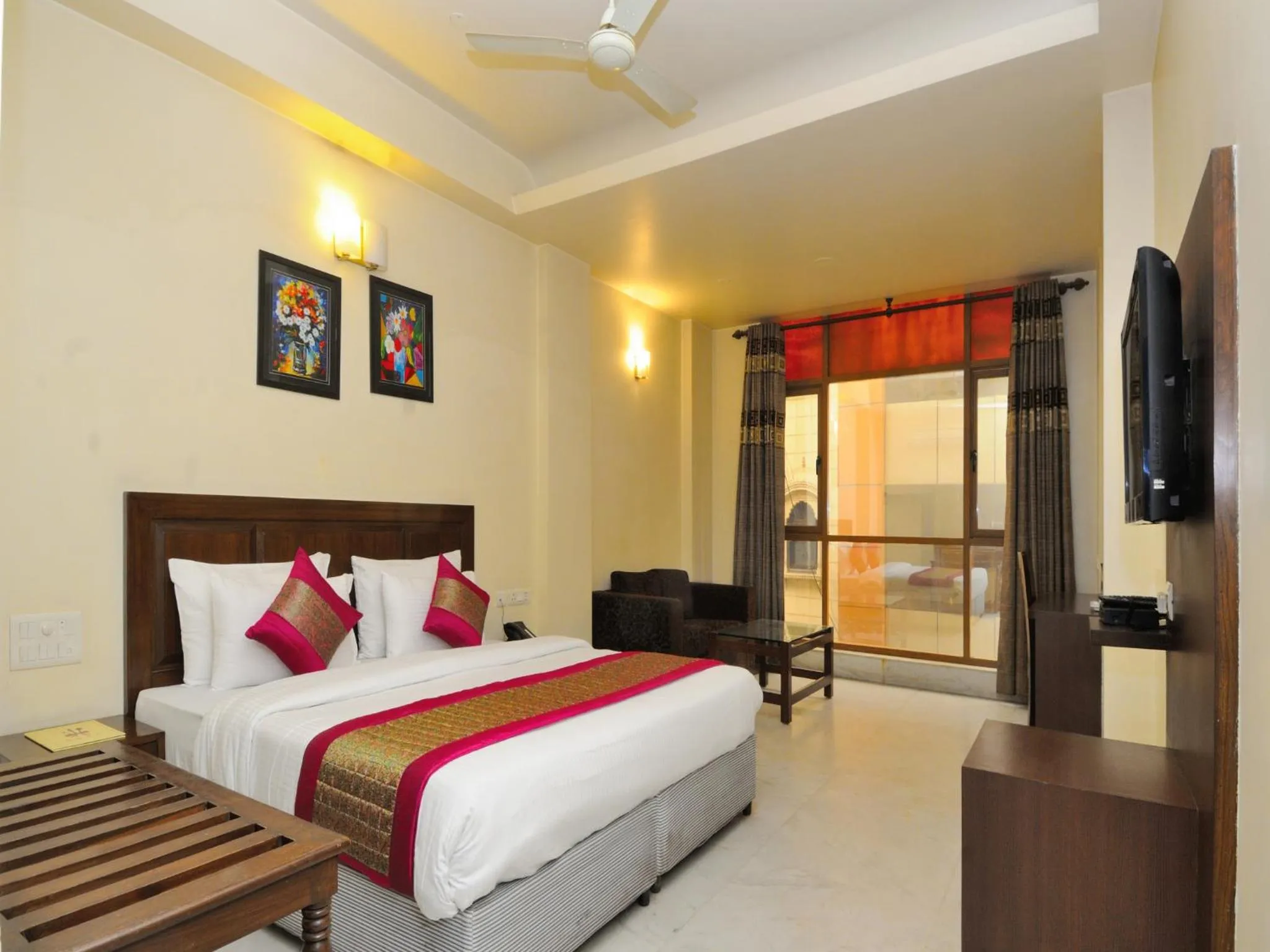 Bedroom, Bed in Hotel Shanti Villa- New Delhi Railway Station