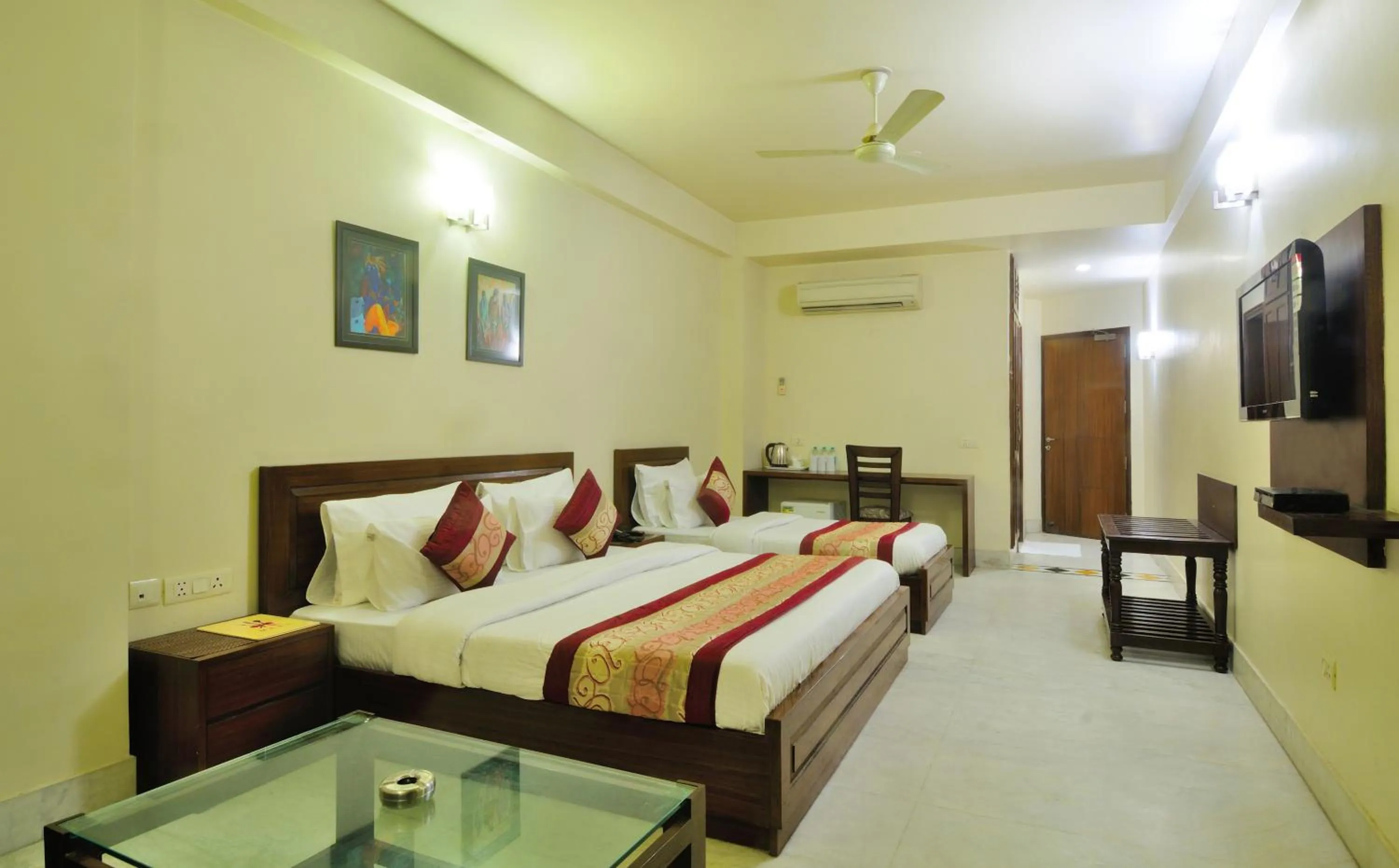 Bedroom, Bed in Hotel Shanti Villa- New Delhi Railway Station