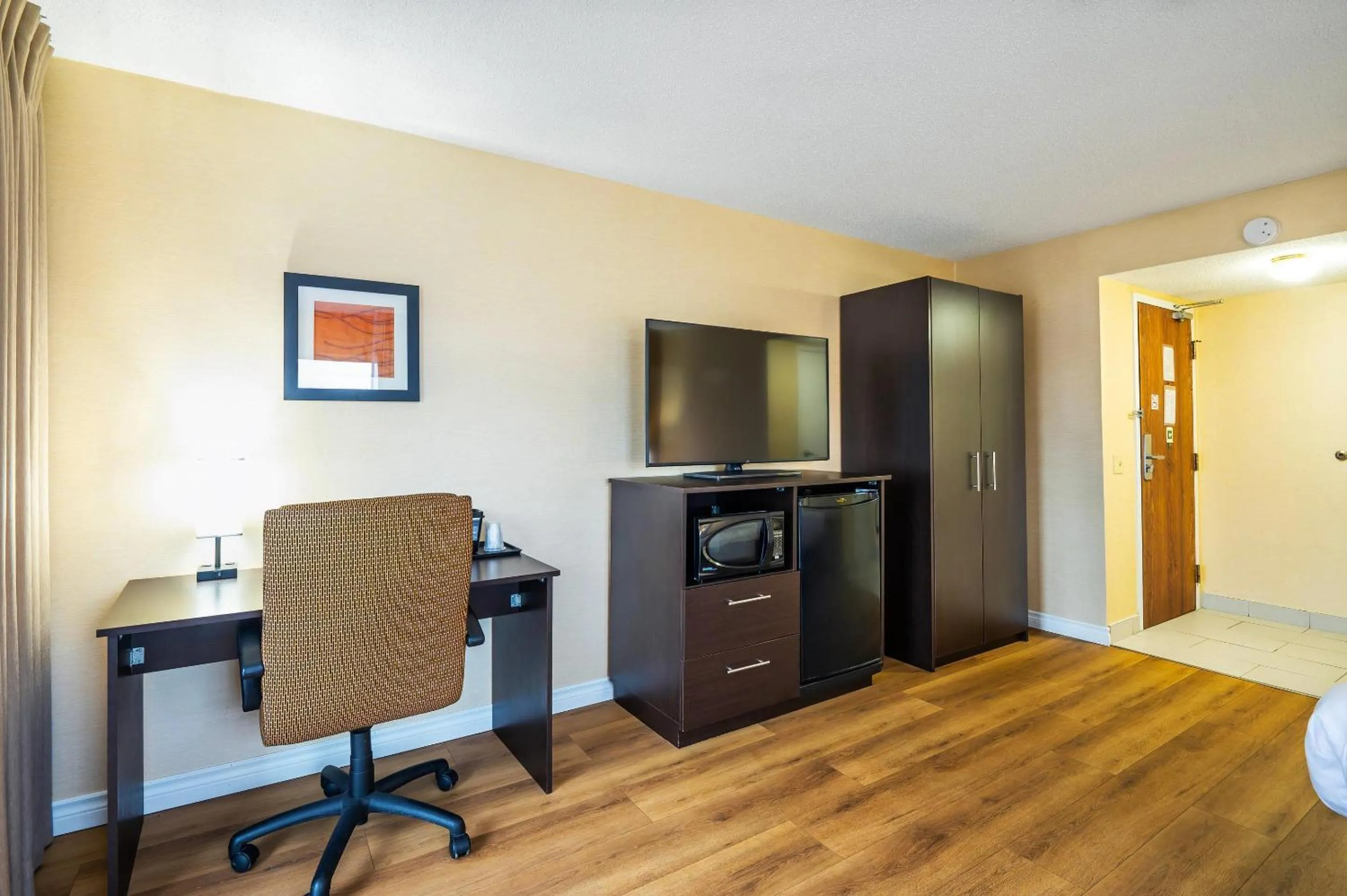 Bedroom in Quality Inn