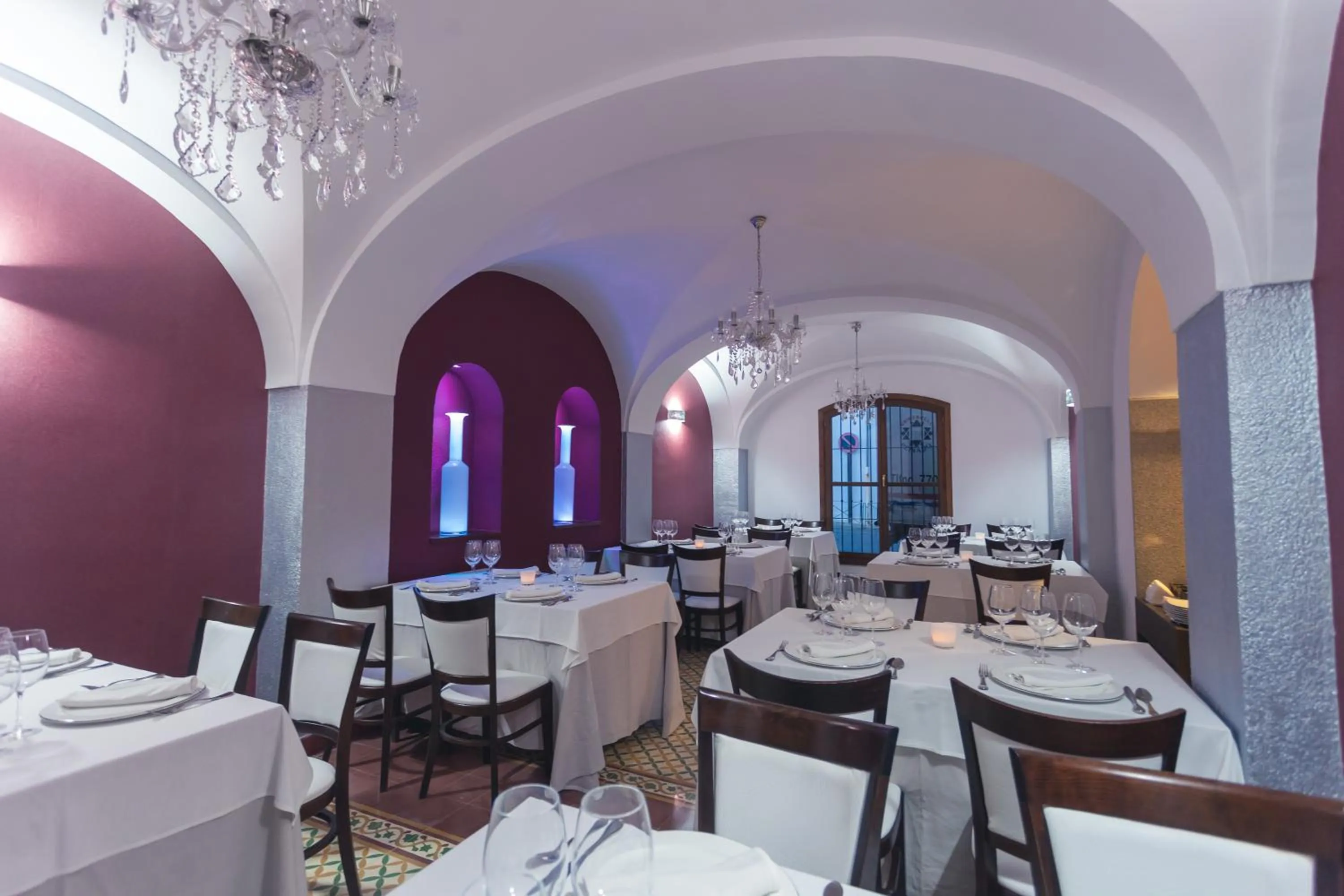 Restaurant/places to eat in Hotel Hc Zoom