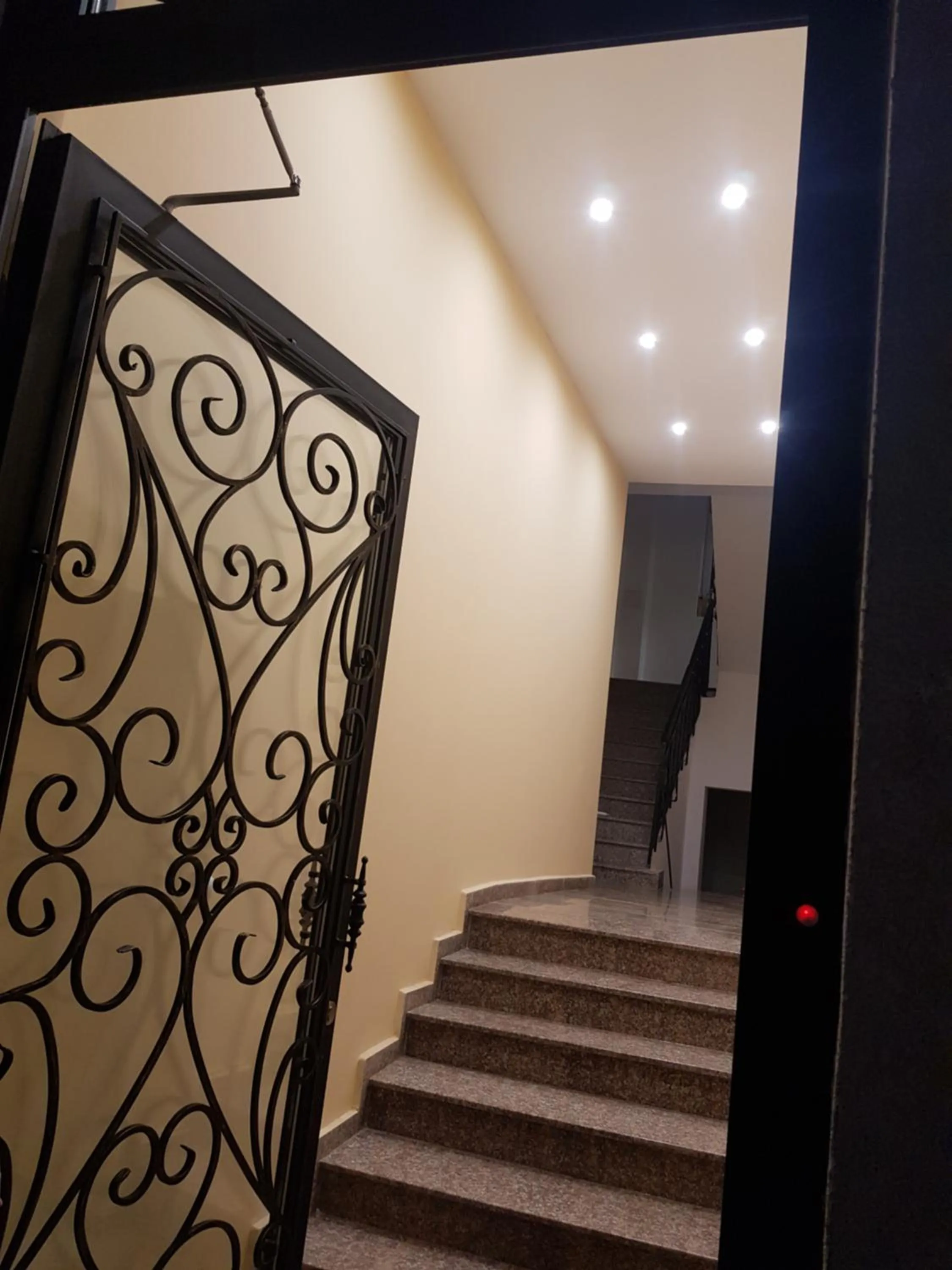 Property building in Twain Apart&Rooms