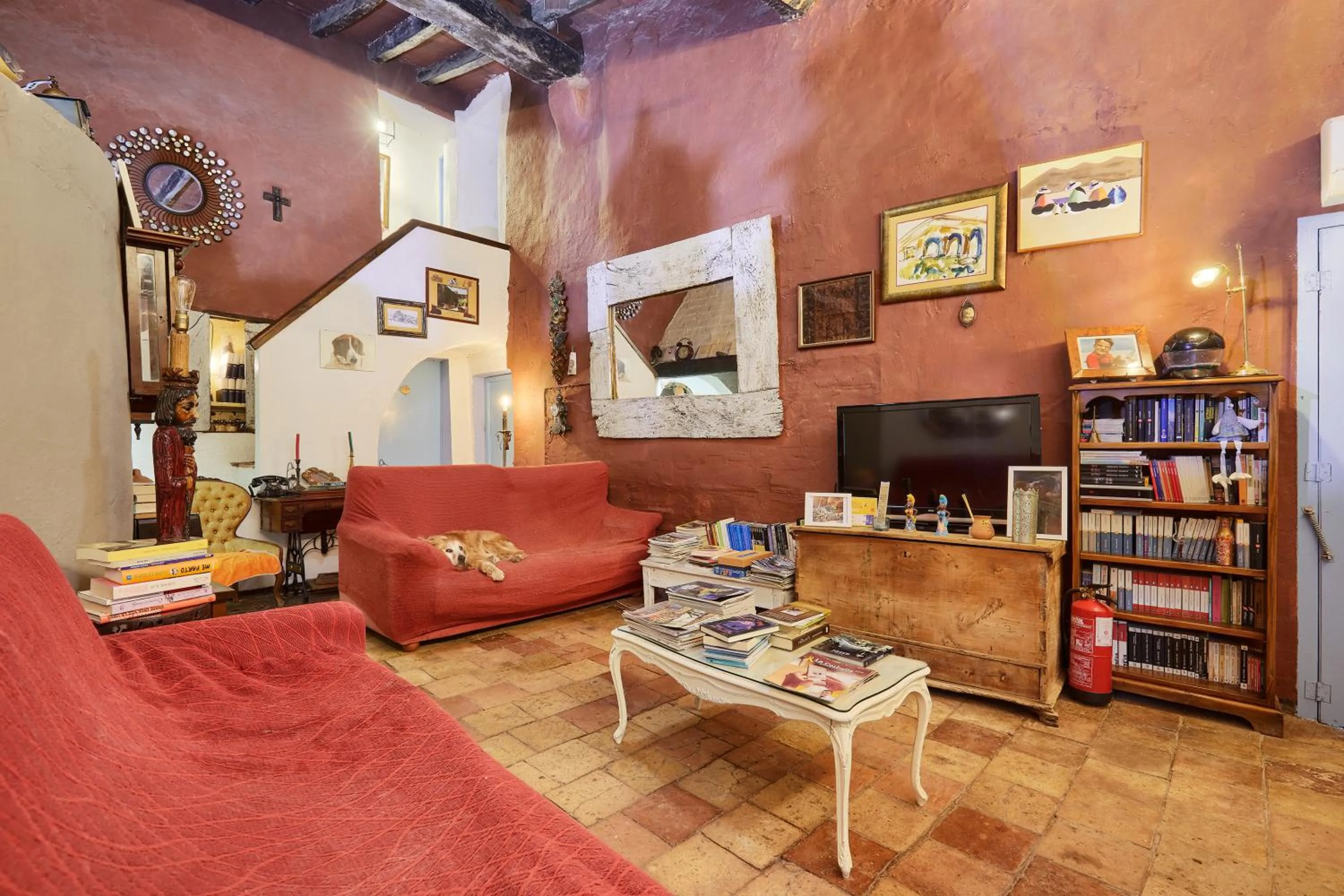 Communal lounge/ TV room in Mas Torrencito Pet Friendly