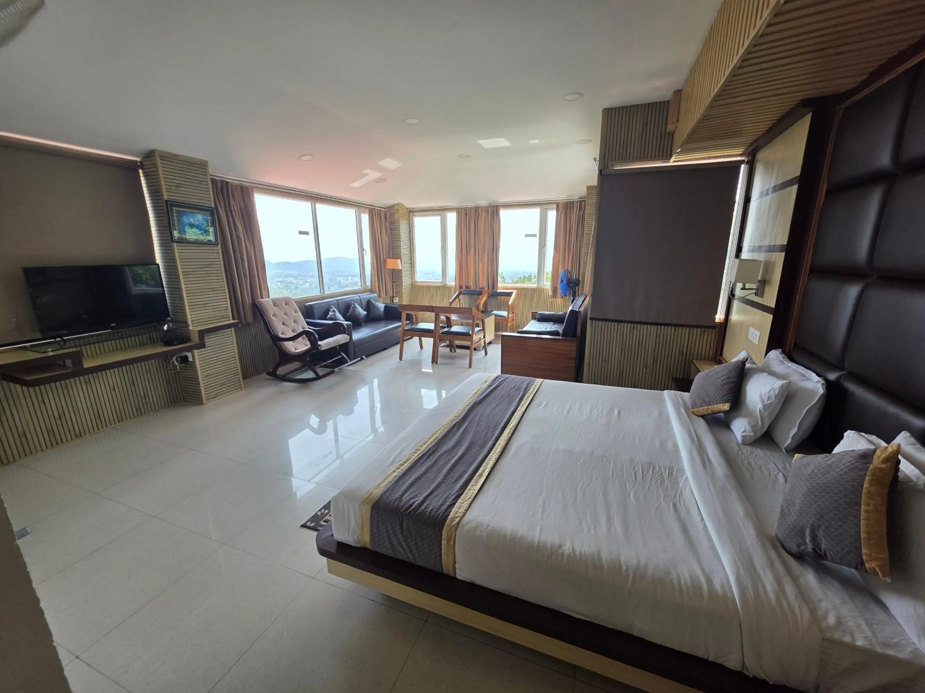 View (from property/room), Bed in Hotel Rajpur Heights