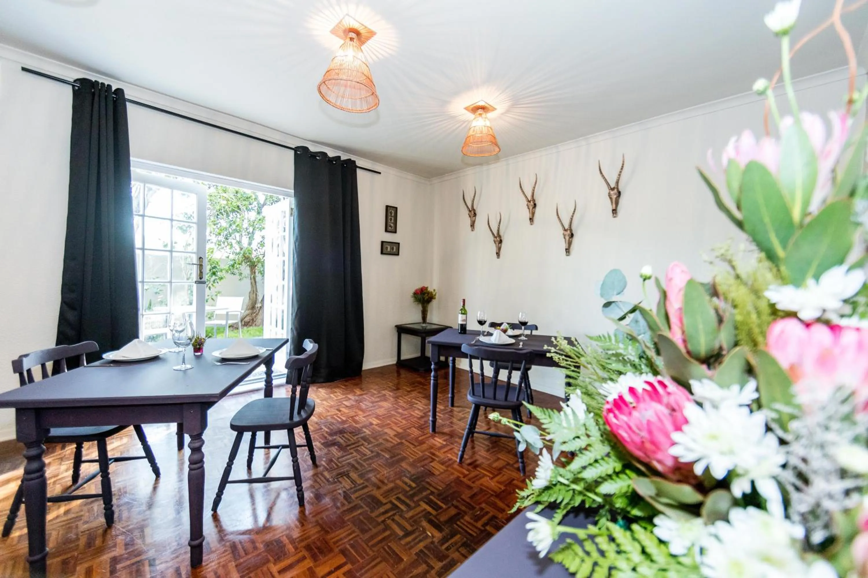 Restaurant/places to eat in Le Petit Chateau Guest House