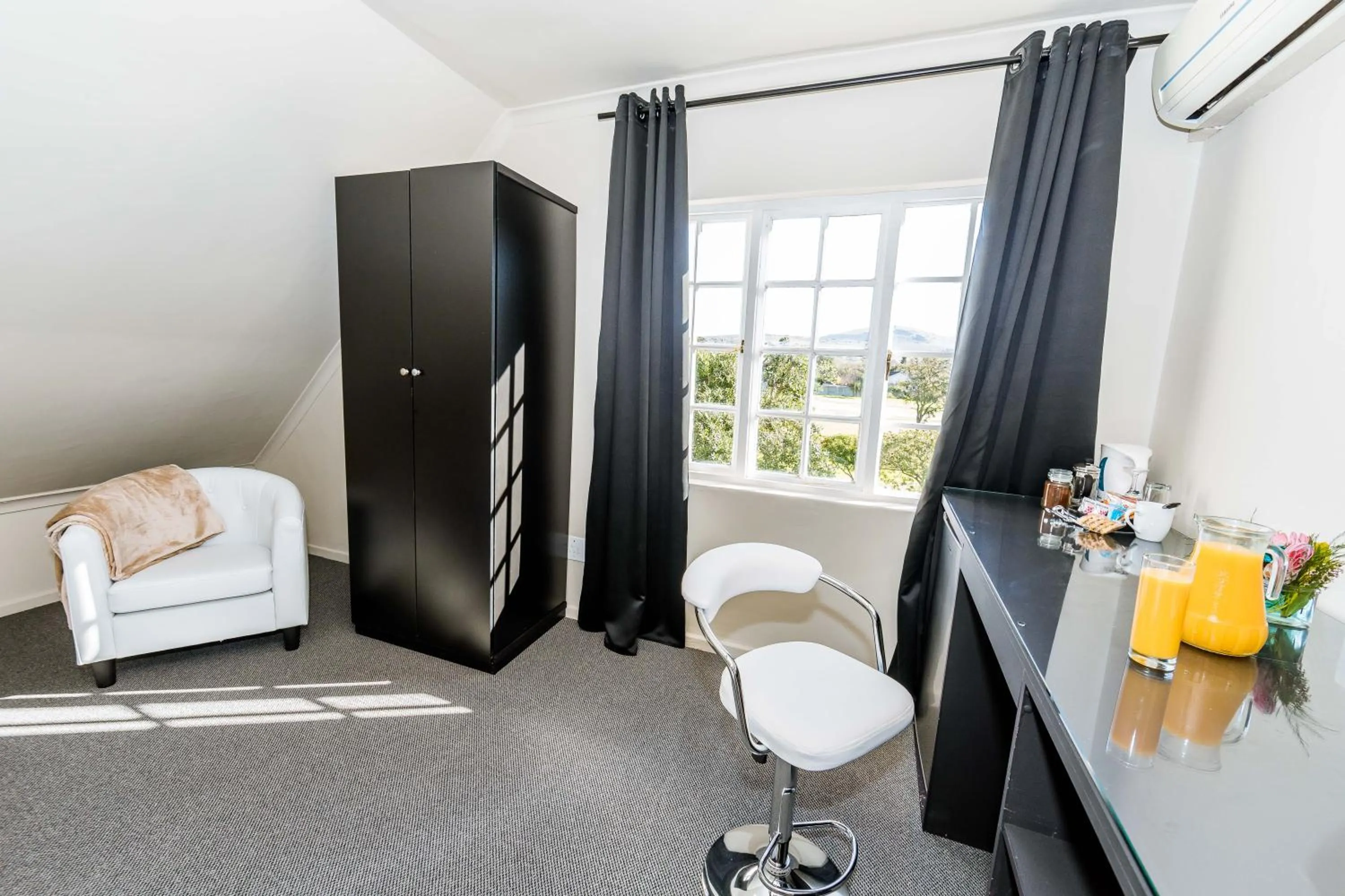 Bed in Le Petit Chateau Guest House