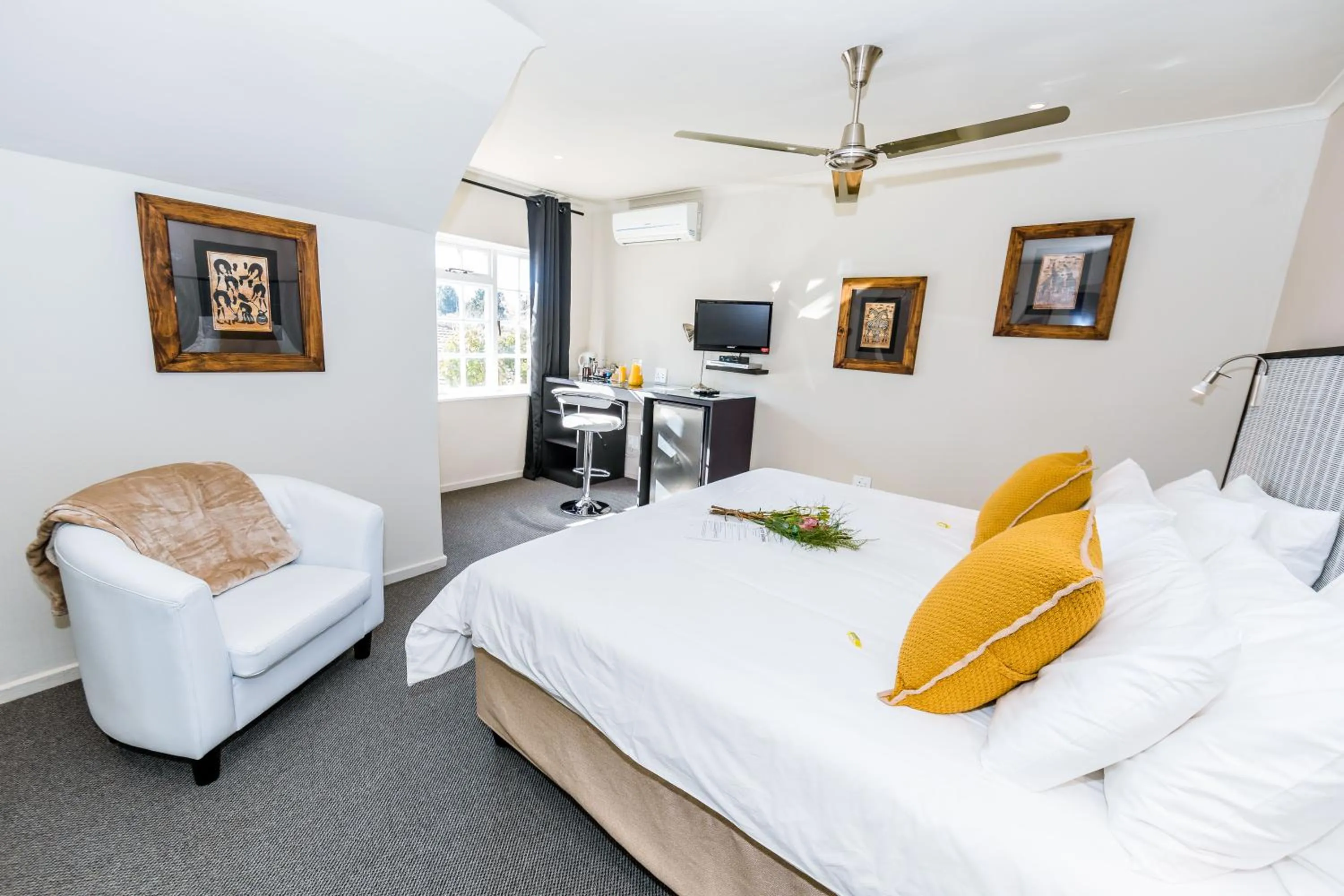 Photo of the whole room, Bed in Le Petit Chateau Guest House