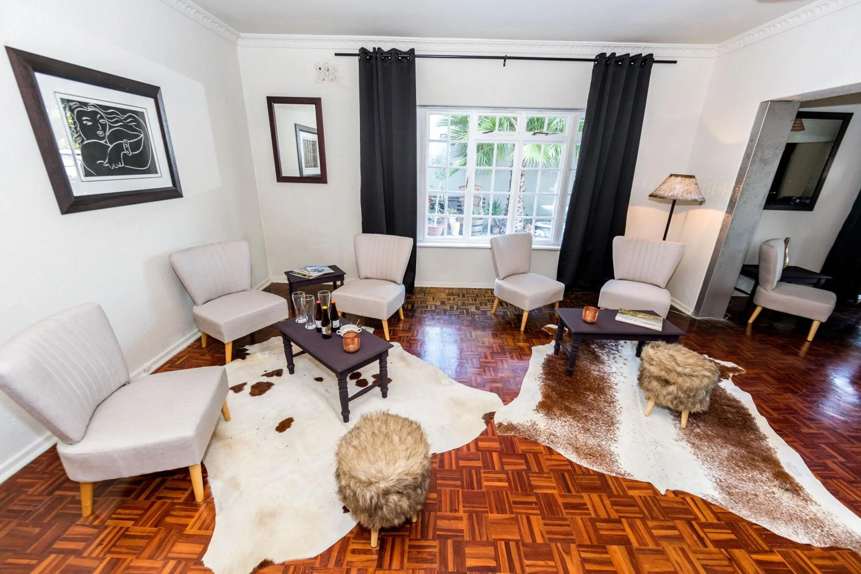 Living room in Le Petit Chateau Guest House
