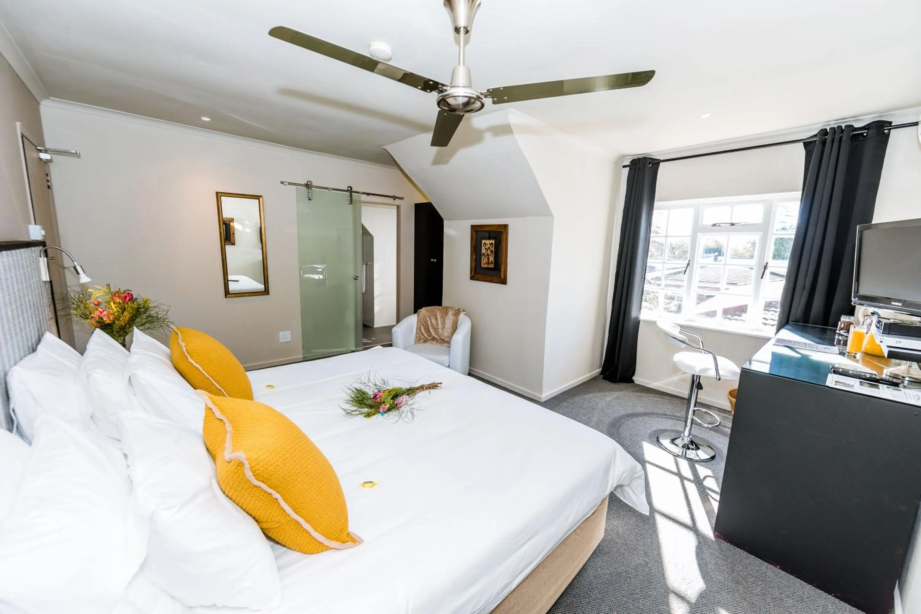 Bed in Le Petit Chateau Guest House