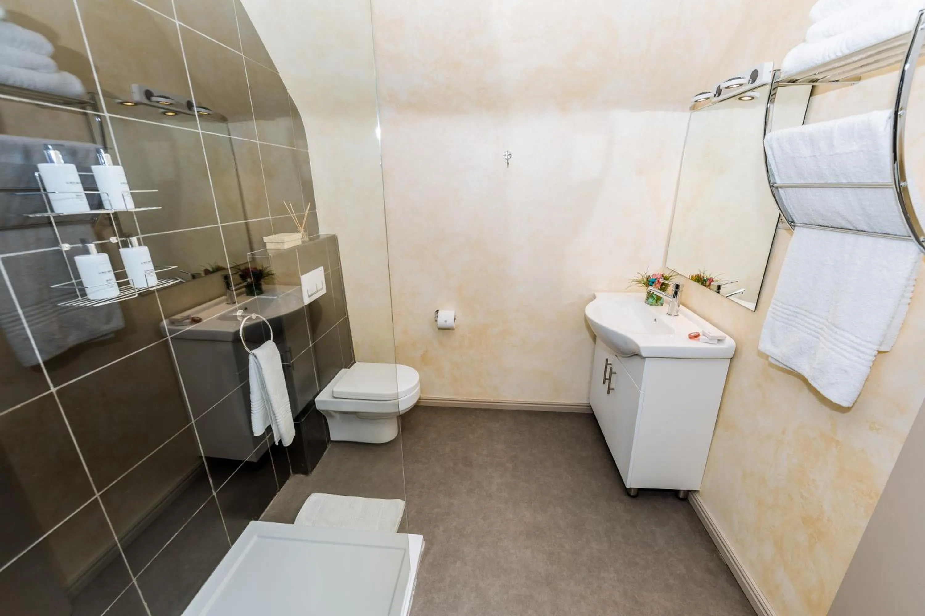 Le Petit Chateau Guest House