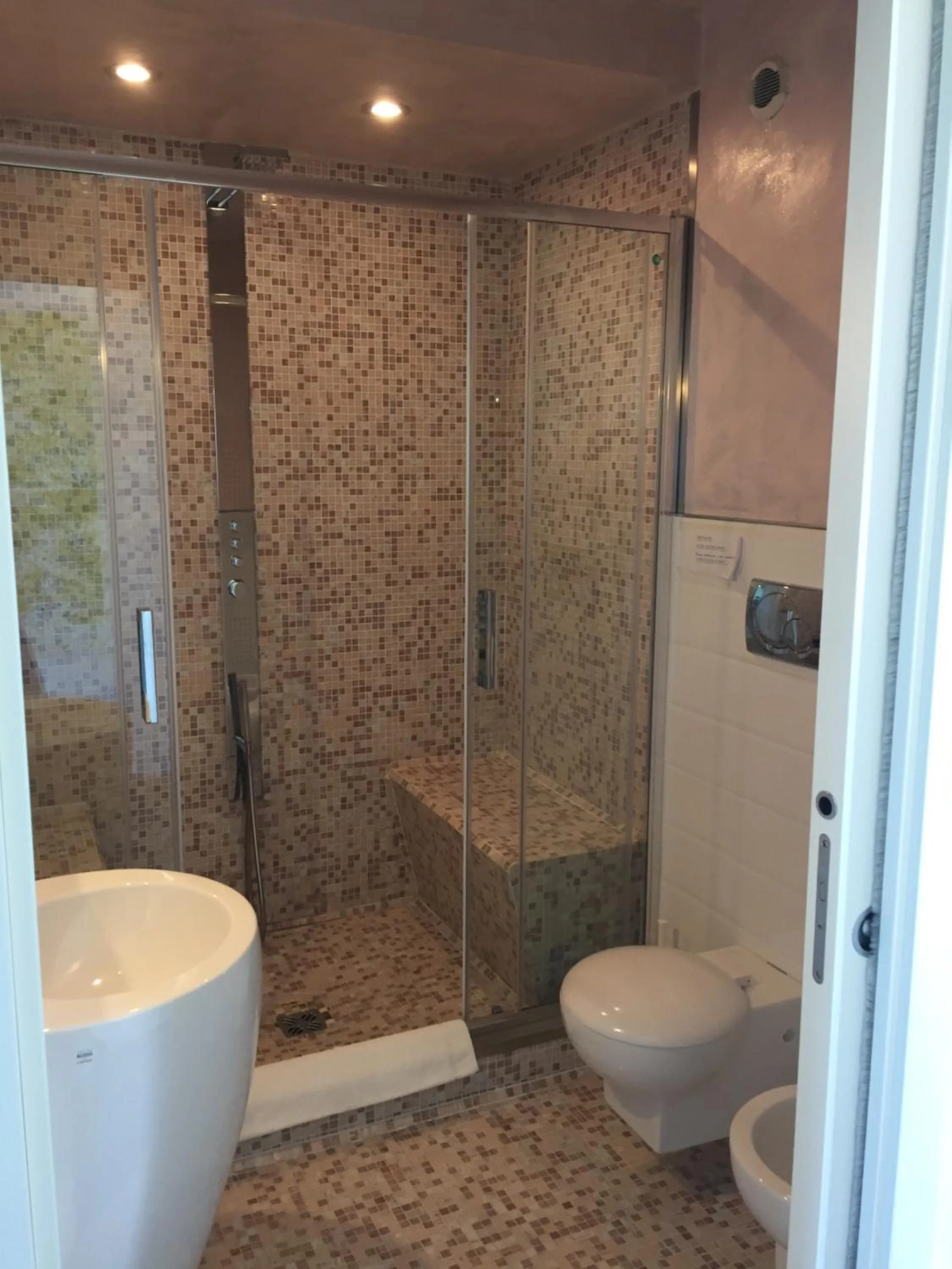 Shower in B&B Mele d'Oro