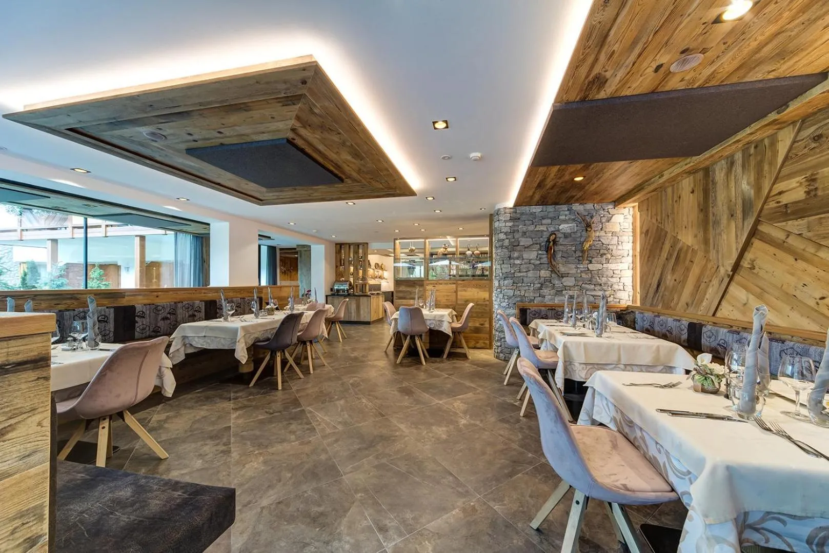 Restaurant/places to eat in Hotel Muliac