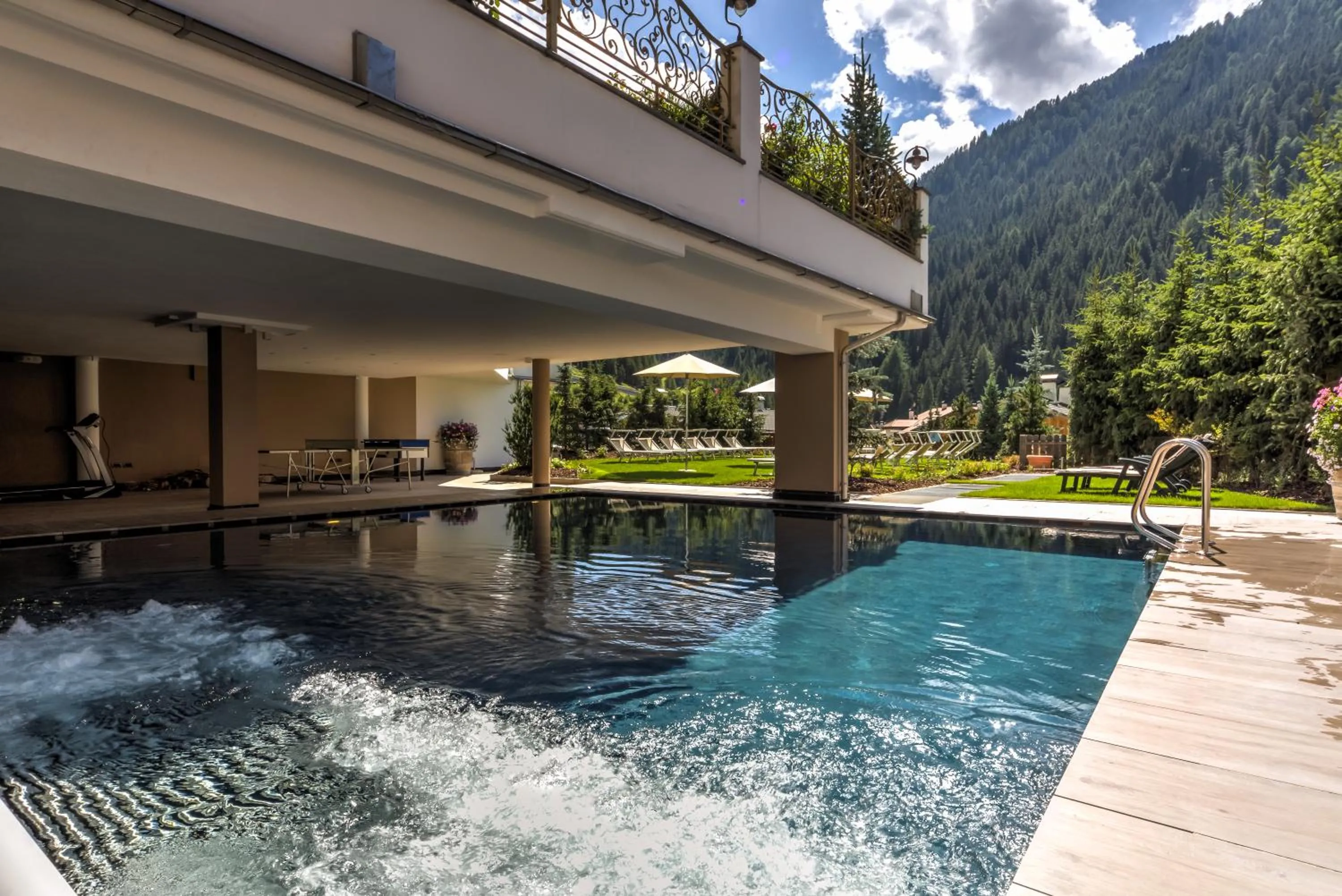 Swimming pool in Hotel Muliac