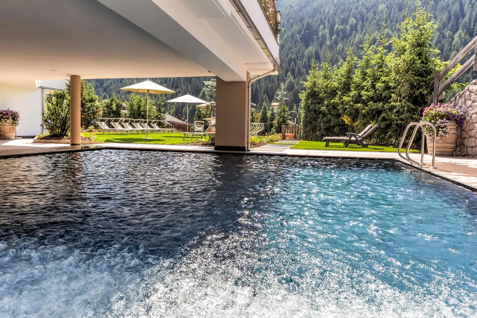 Swimming pool in Hotel Muliac