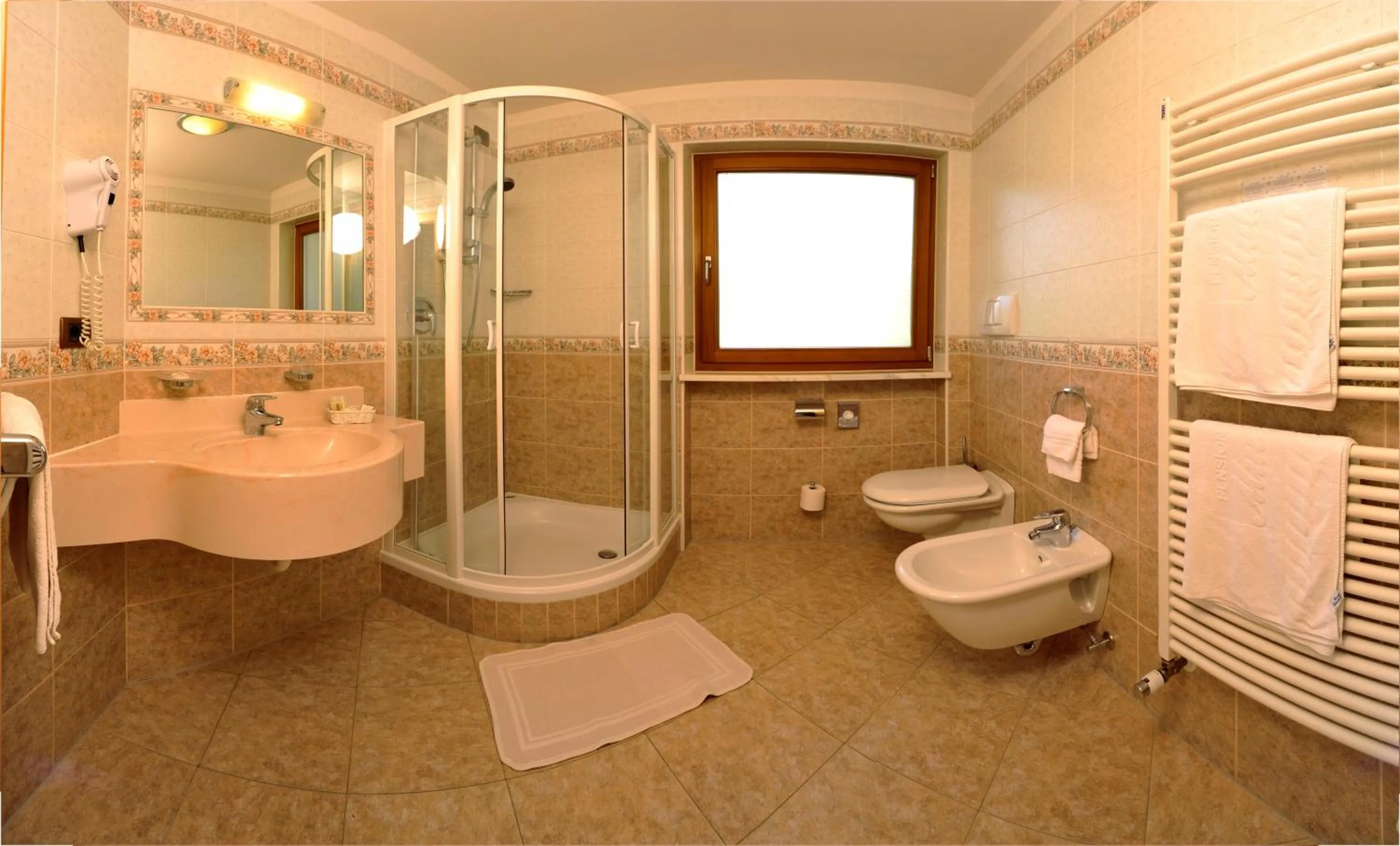 Bathroom in Hotel Muliac