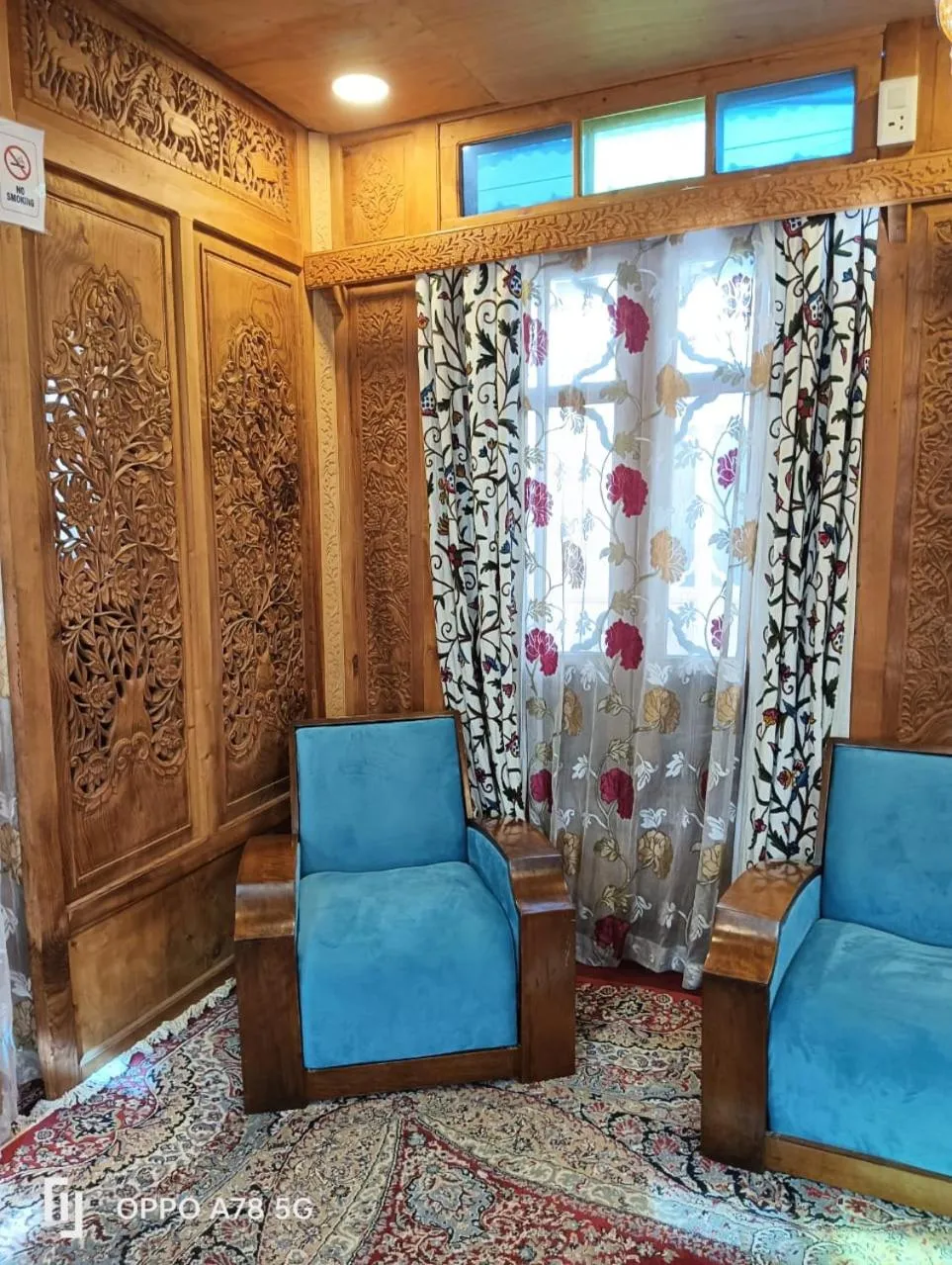 Living room in Golden Crest DALLAKE