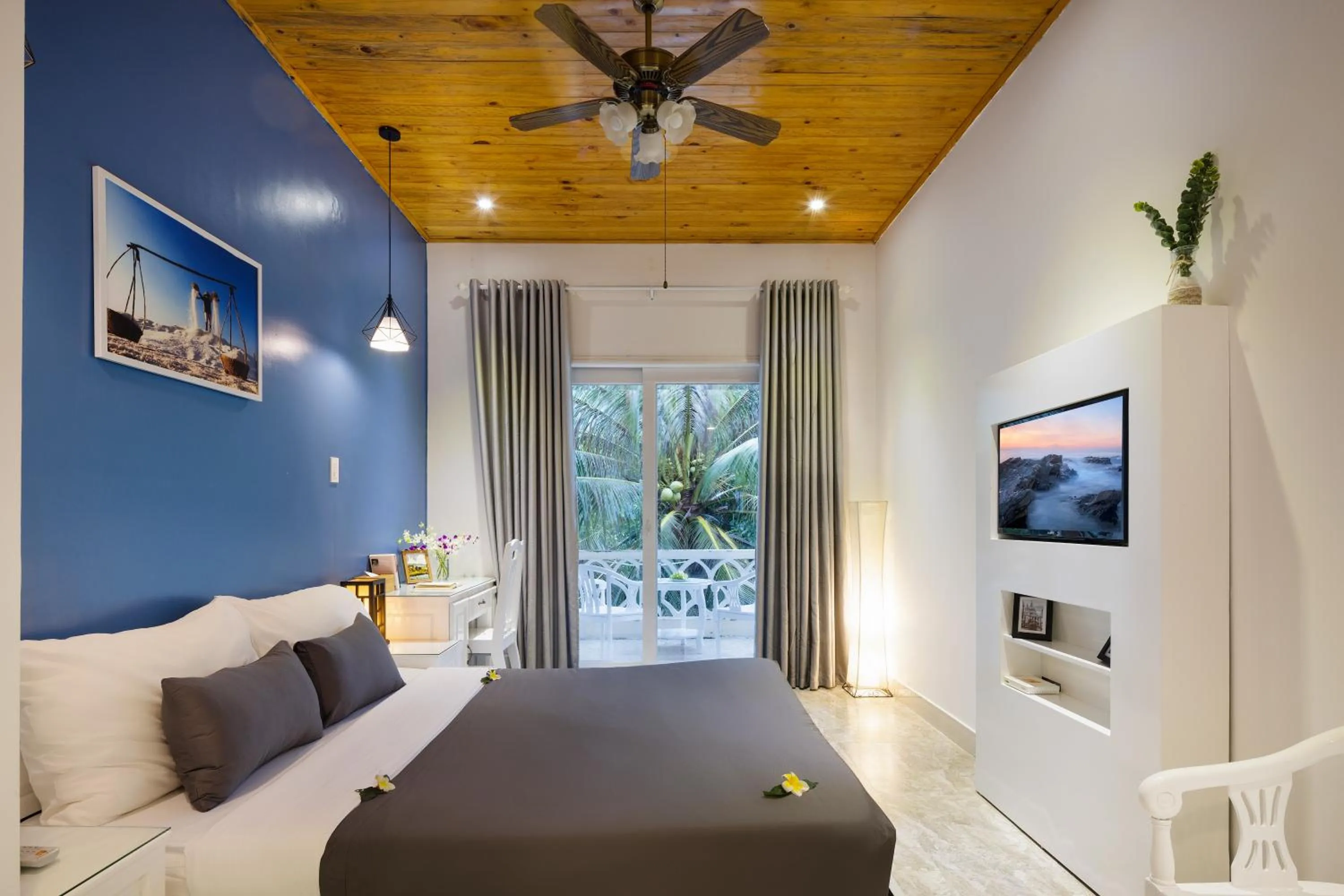 Bed in Casa Maya Resort