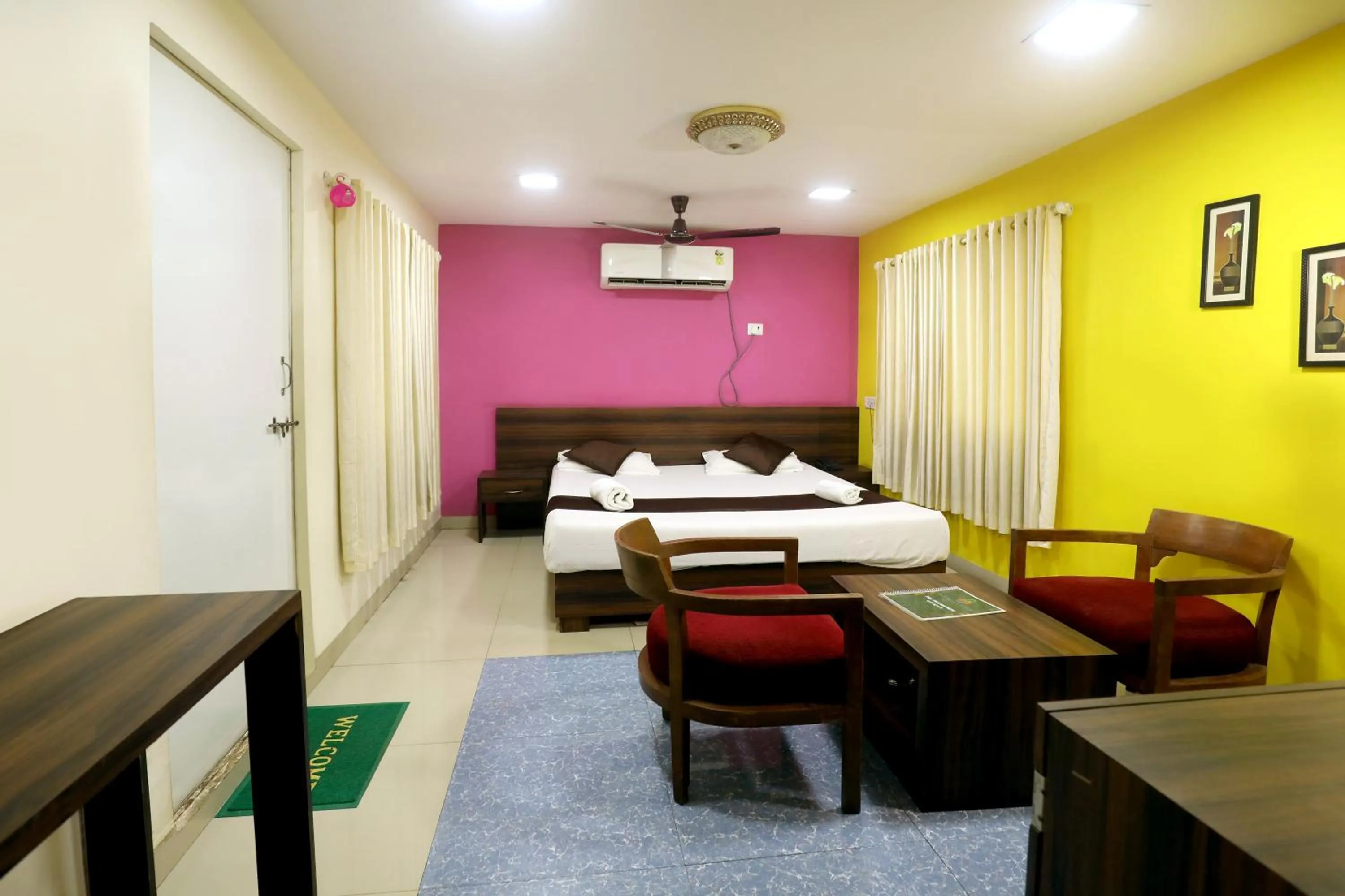 Photo of the whole room, Bed in Pali Village Resort