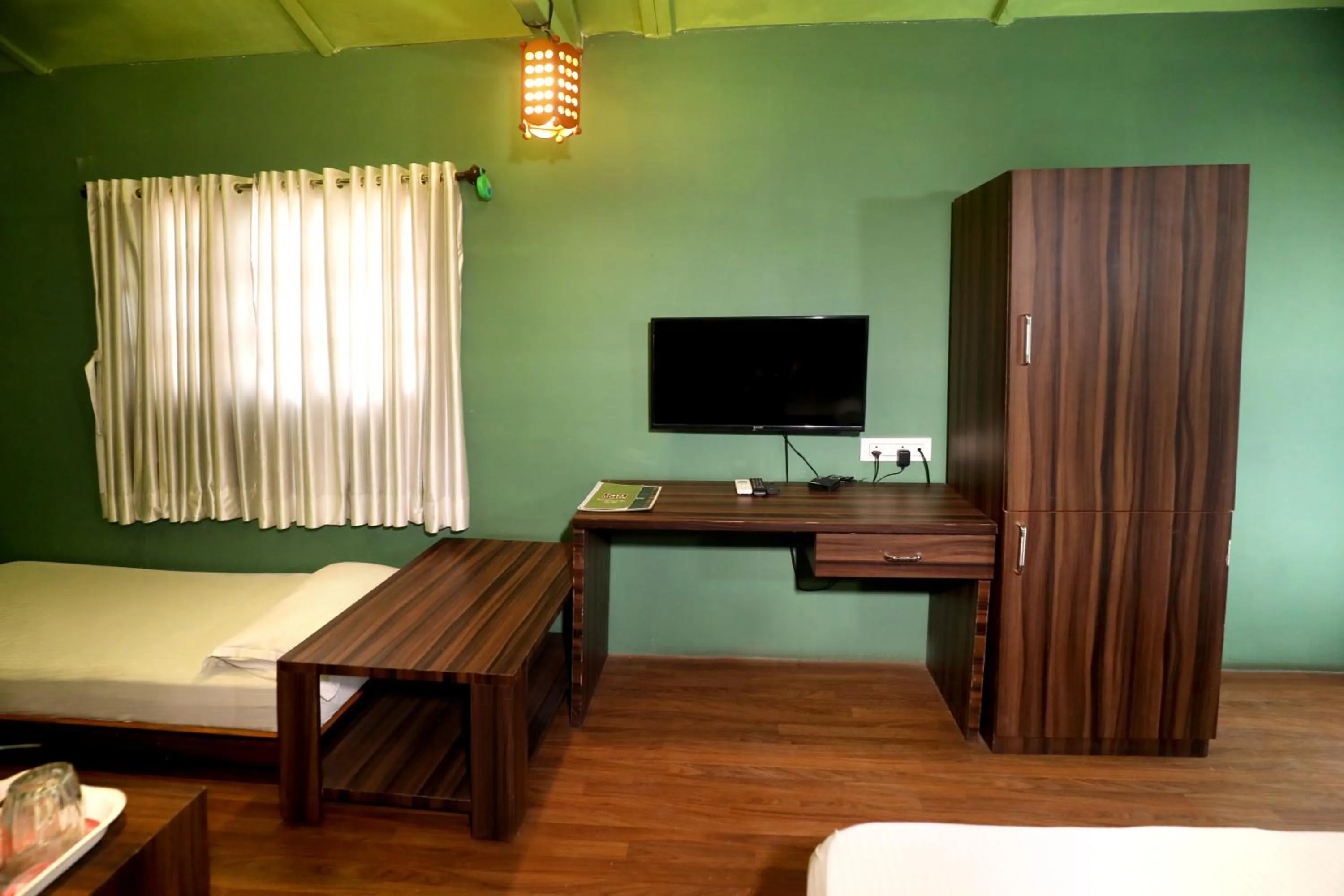 TV and multimedia, Bed in Pali Village Resort