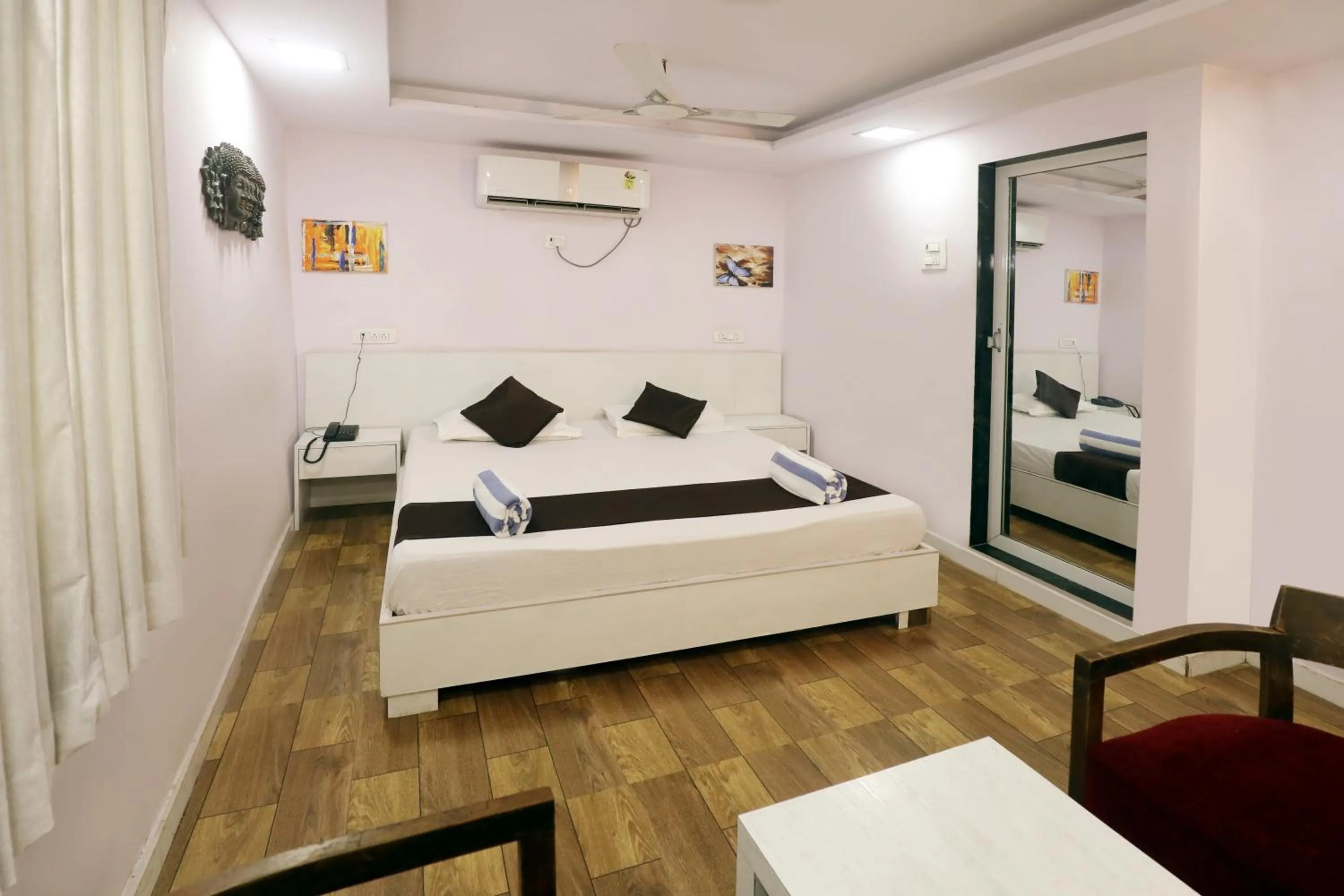 Photo of the whole room, Bed in Pali Village Resort