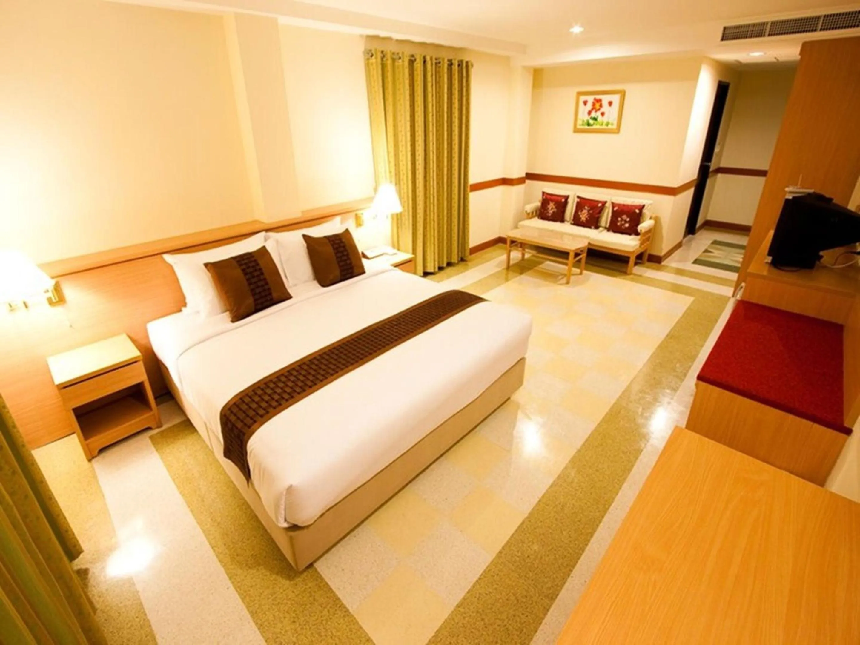 Photo of the whole room, Bed in The Ecotel Bangkok