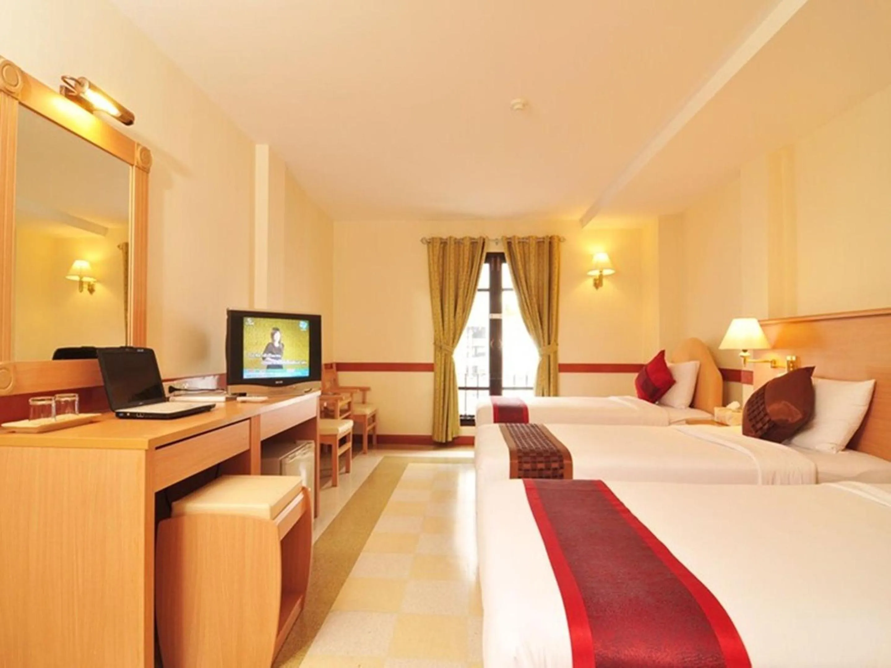 Photo of the whole room, Bed in The Ecotel Bangkok