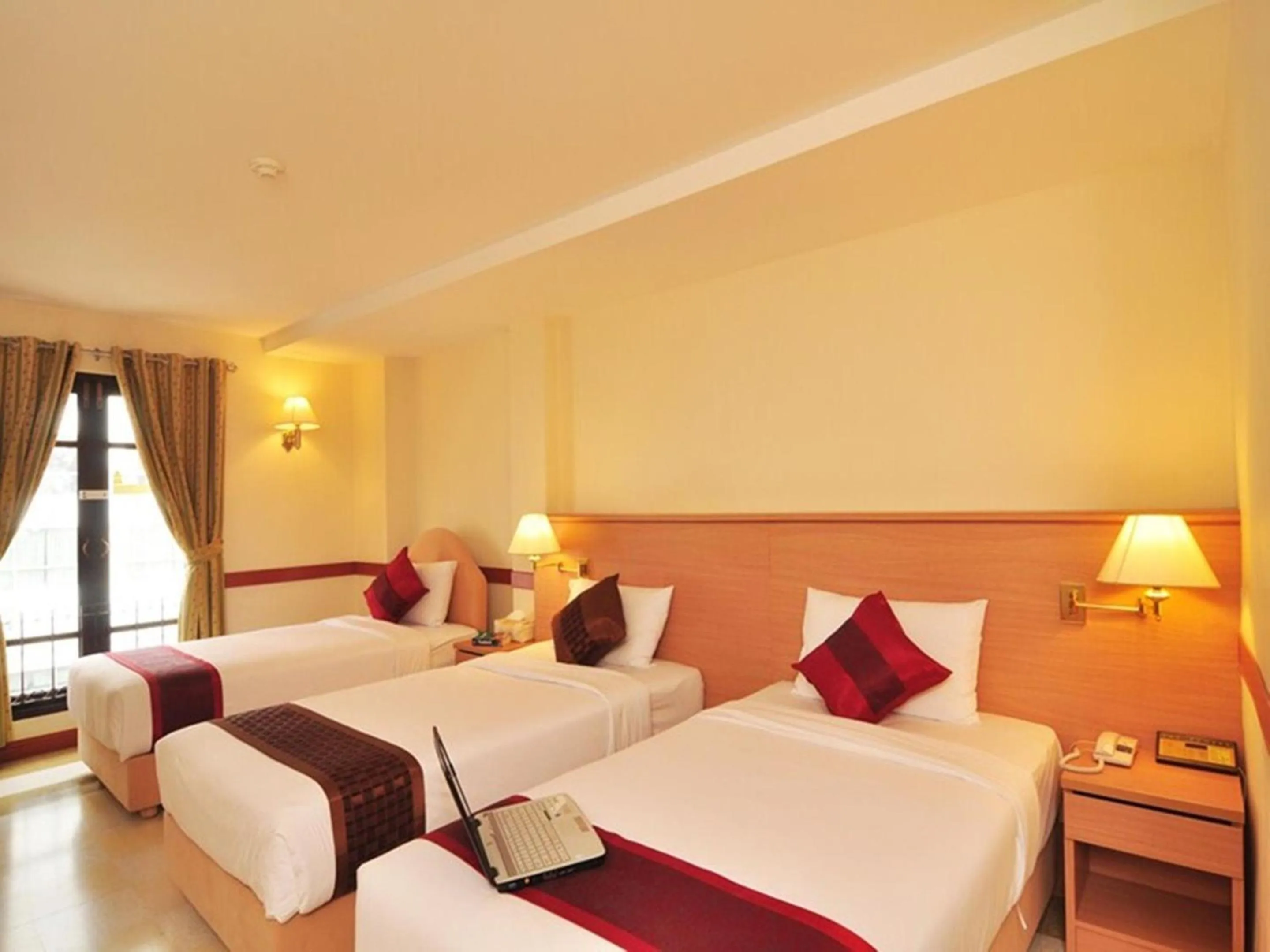 Bed in The Ecotel Bangkok