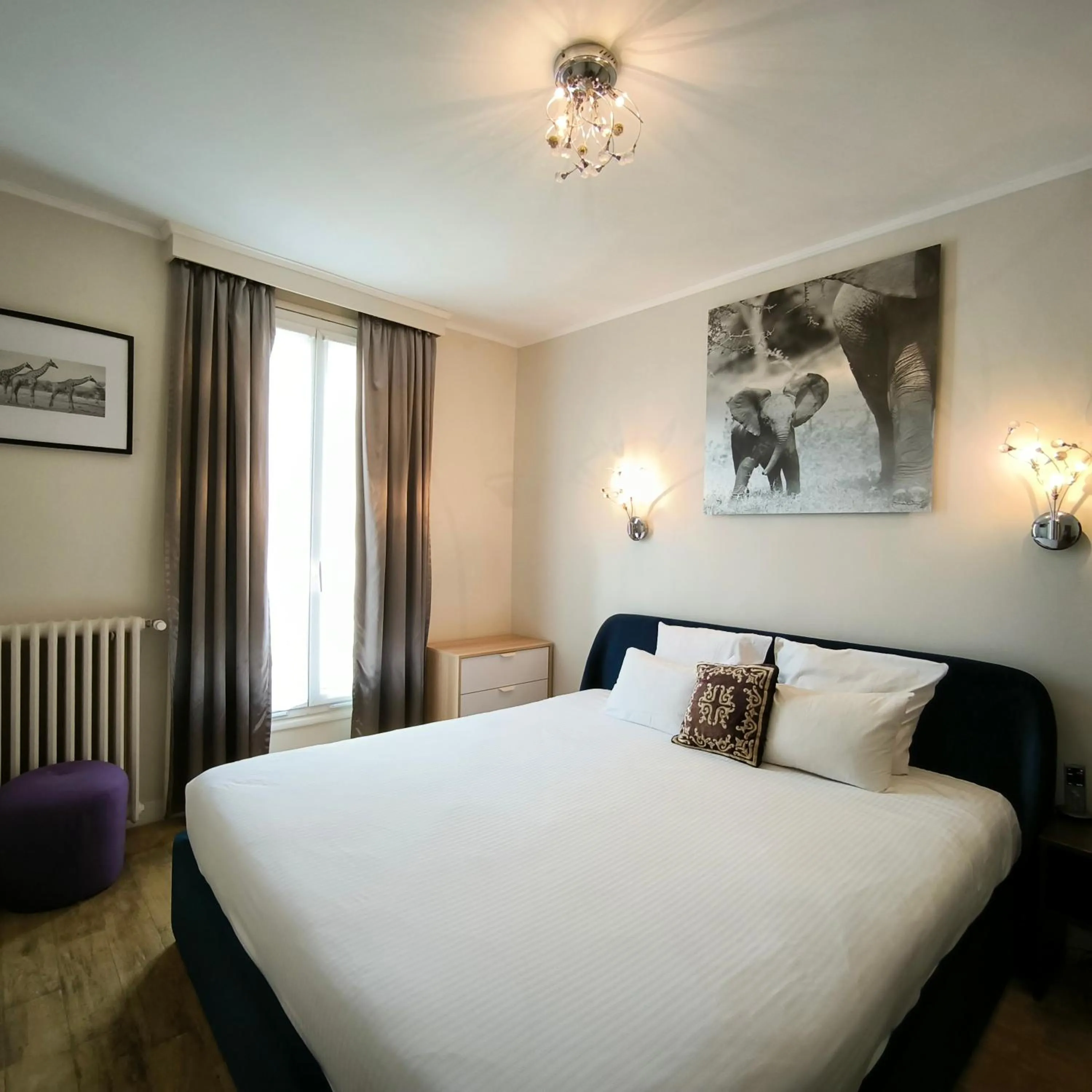 Bed in Hotel Le Twelve