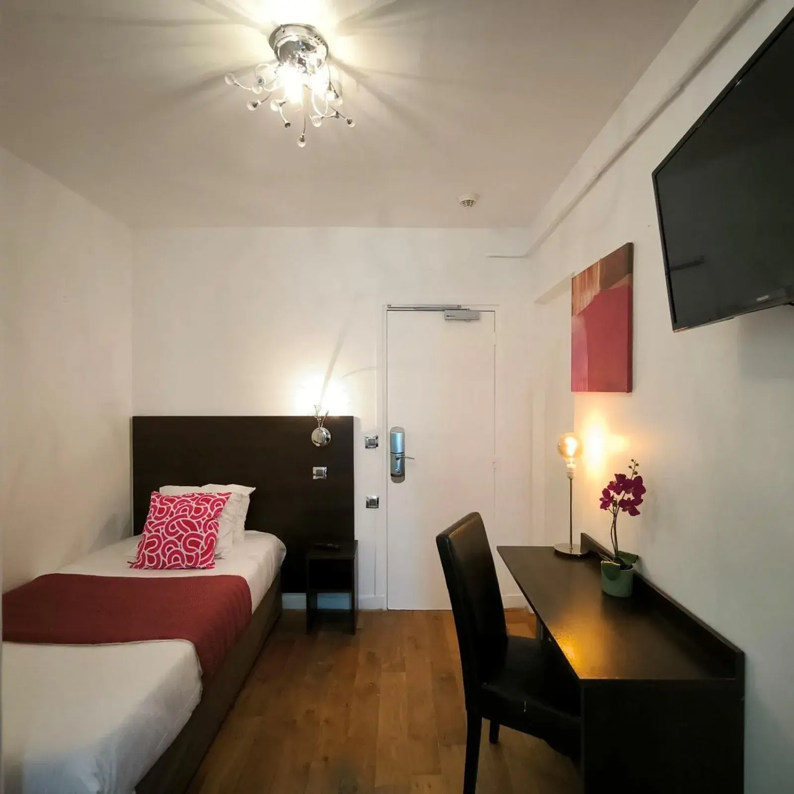 Classic Single Room in Hotel Le Twelve Classic Single Room in Hotel Le Twelve