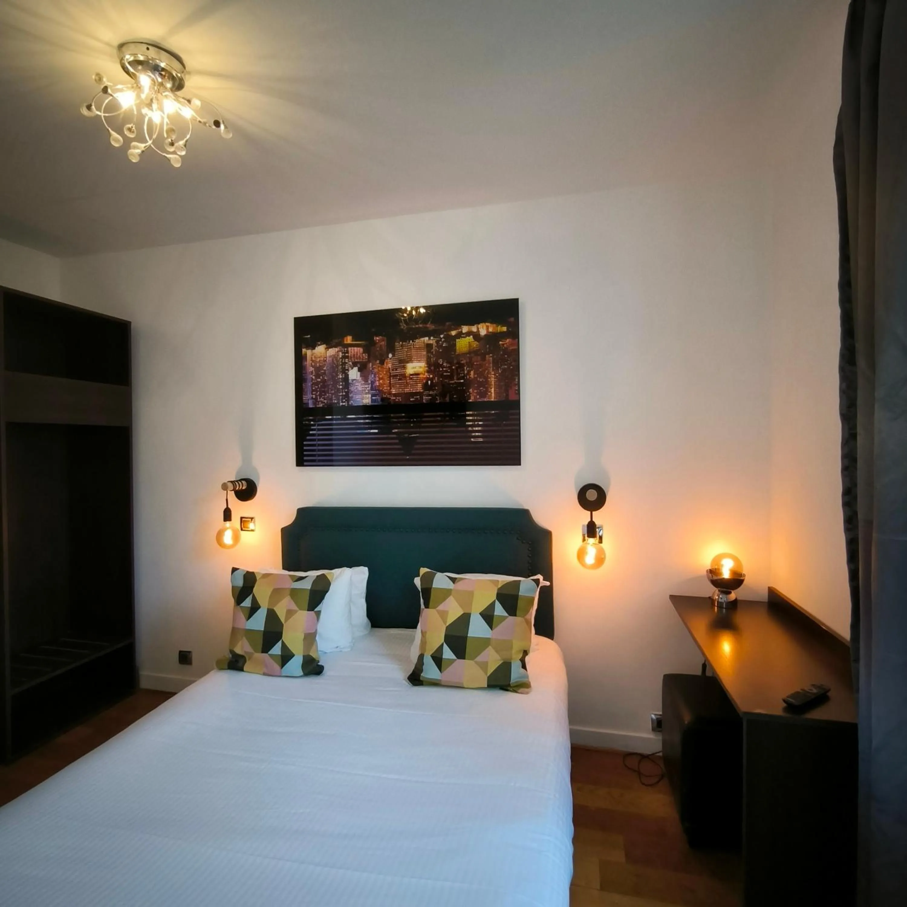 Bed in Hotel Le Twelve