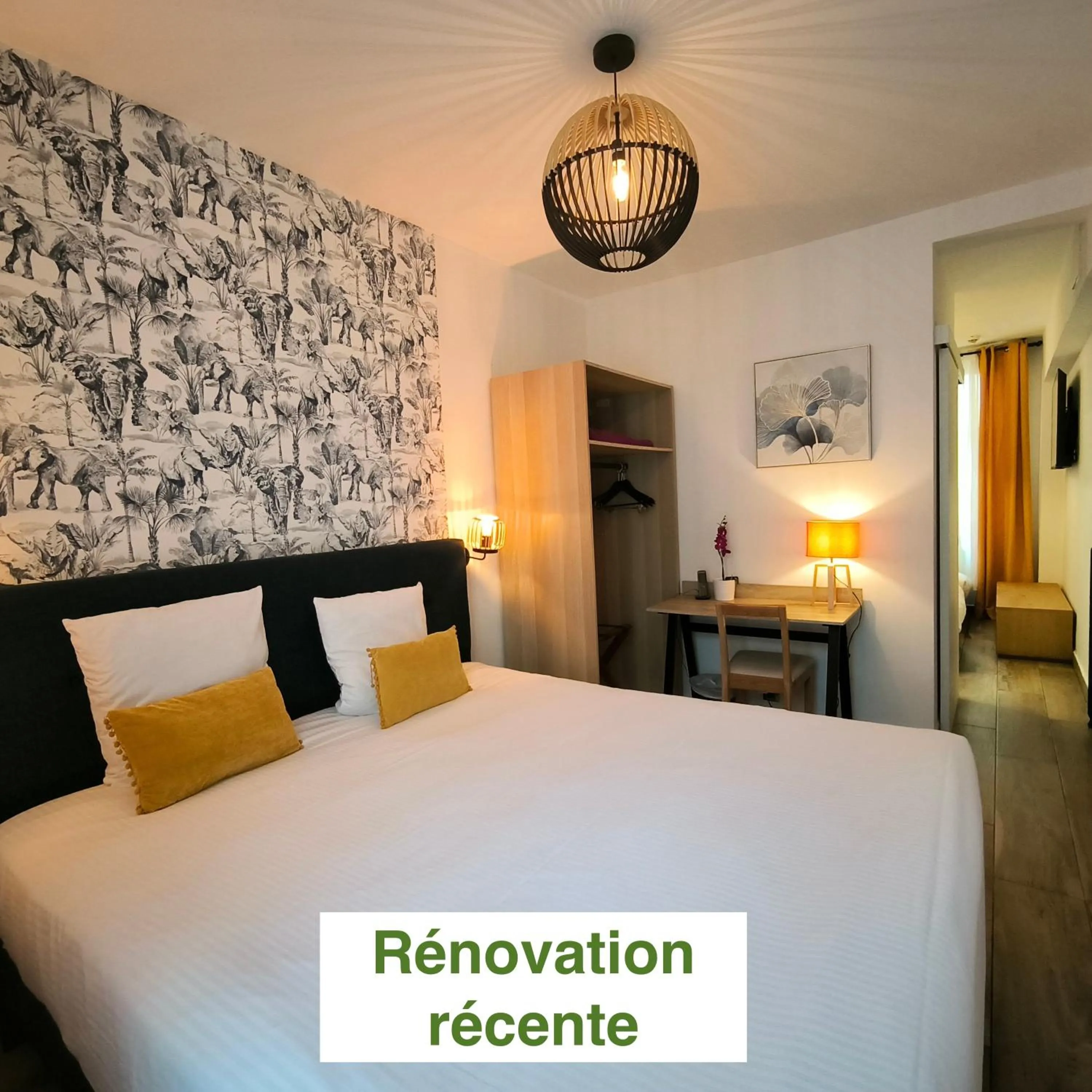 Bedroom, Bed in Hotel Le Twelve