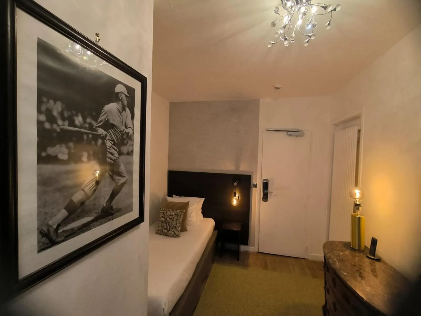 Photo of the whole room, Bed in Hotel Le Twelve