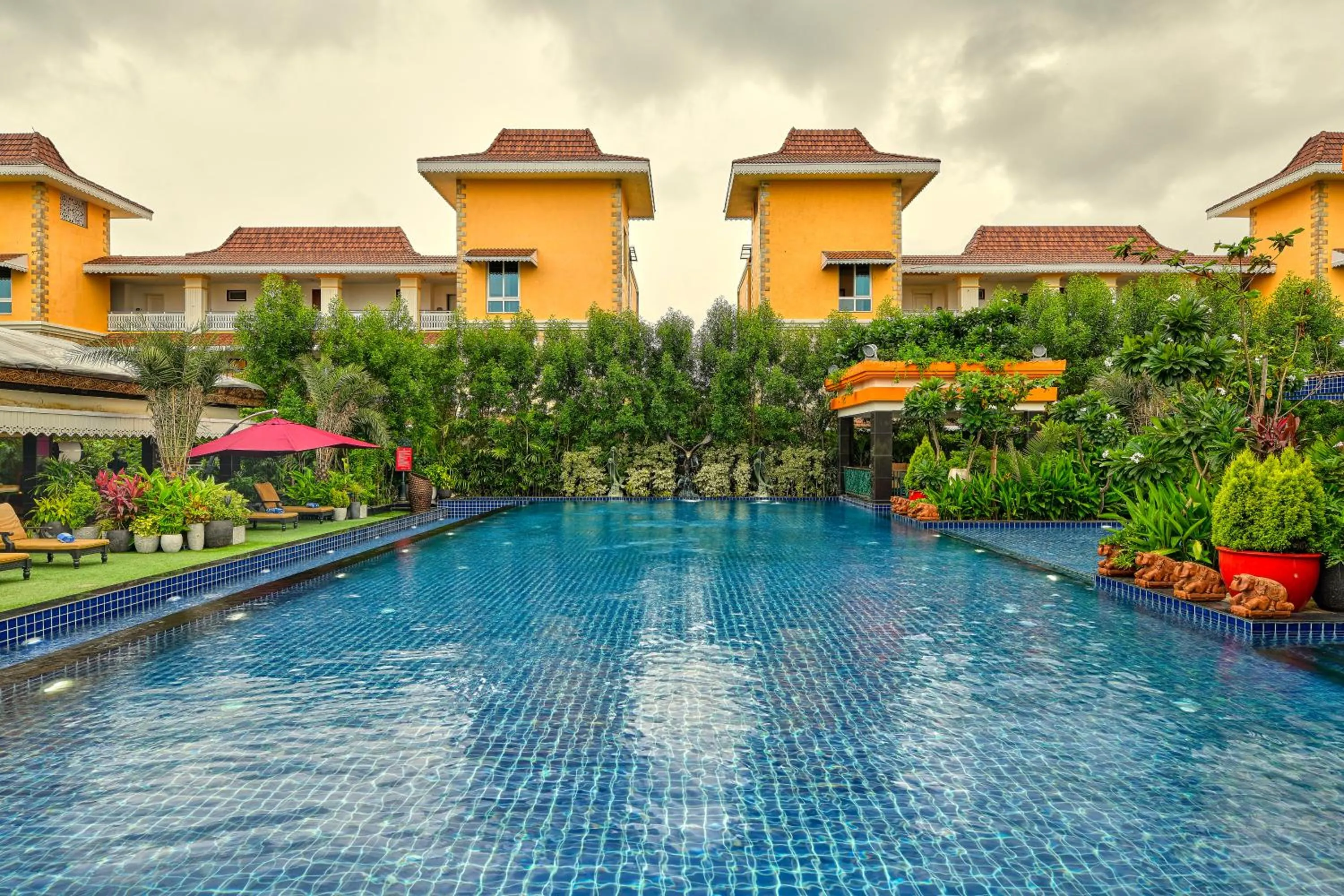 Day in MAYFAIR Lake Resort