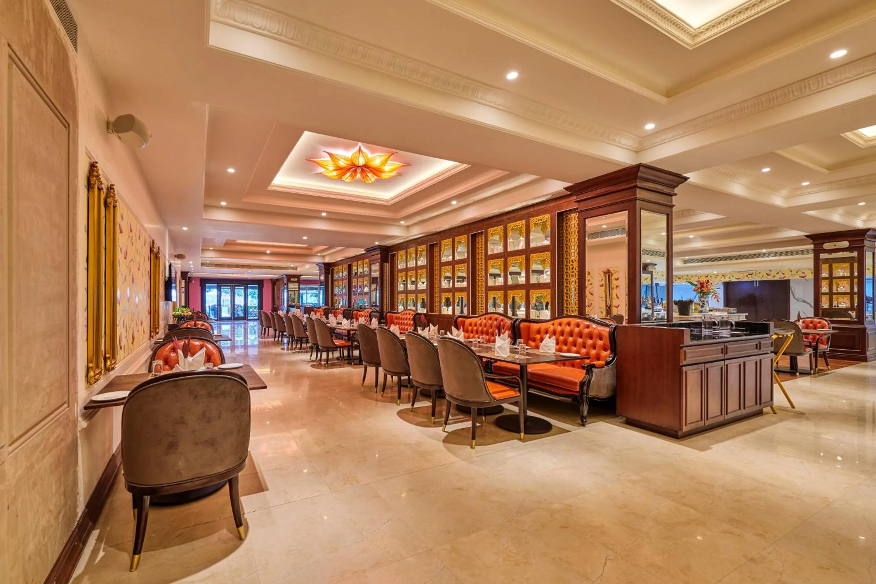 Breakfast in MAYFAIR Lake Resort