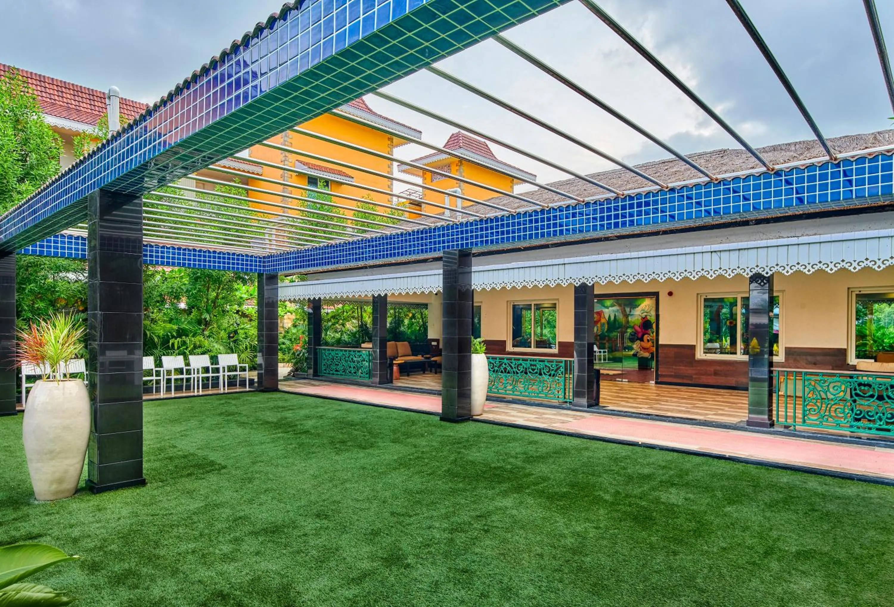 Day in MAYFAIR Lake Resort