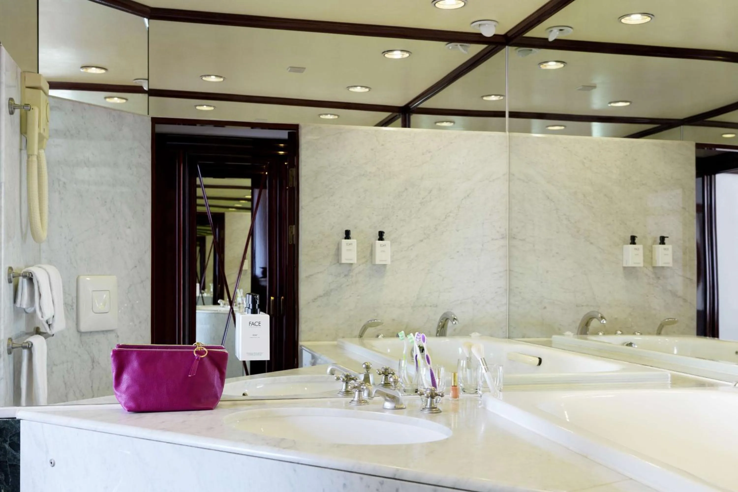 Bathroom in Scandic Kramer