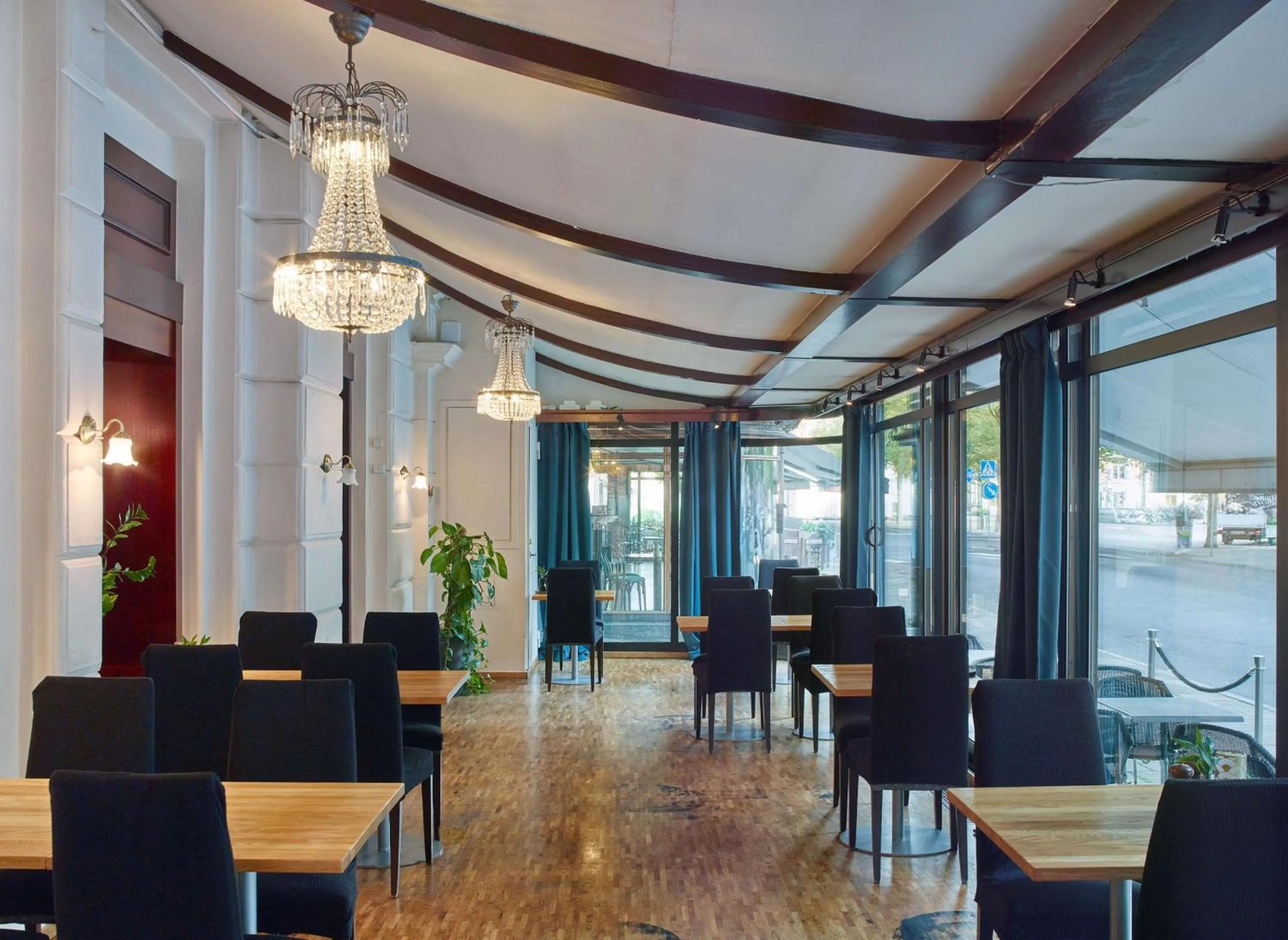 Restaurant/places to eat in Scandic Kramer