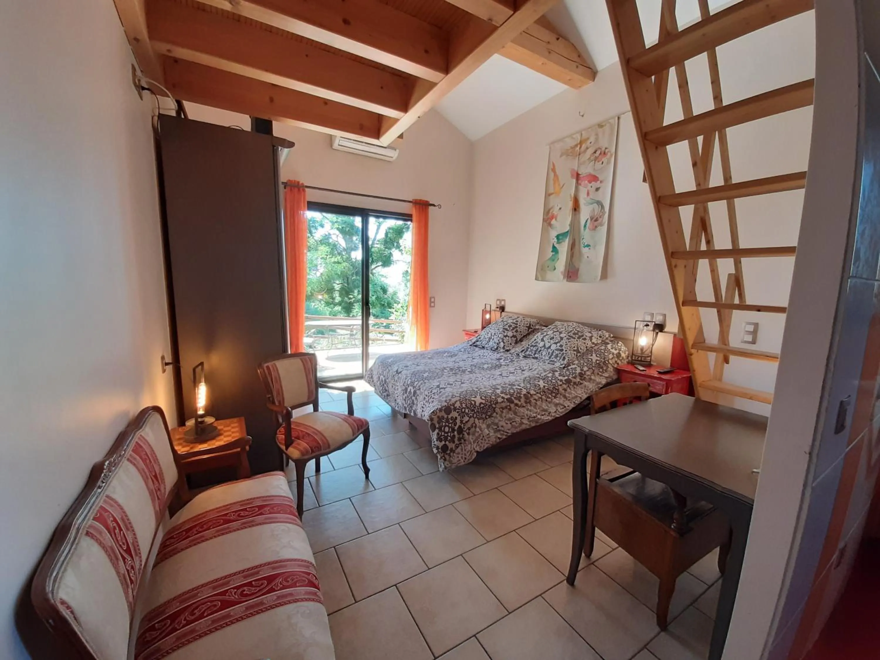 Photo of the whole room, Bed in Le Grand Noyer