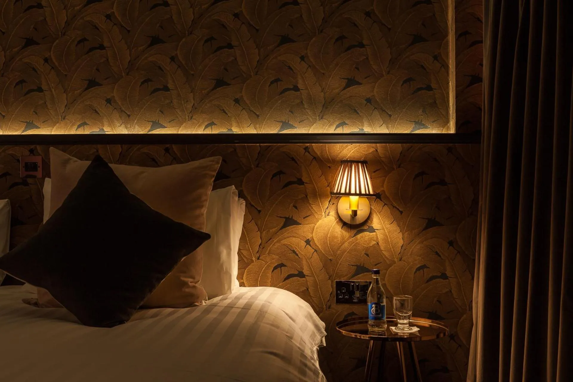 Bed in House Belfast Hotel